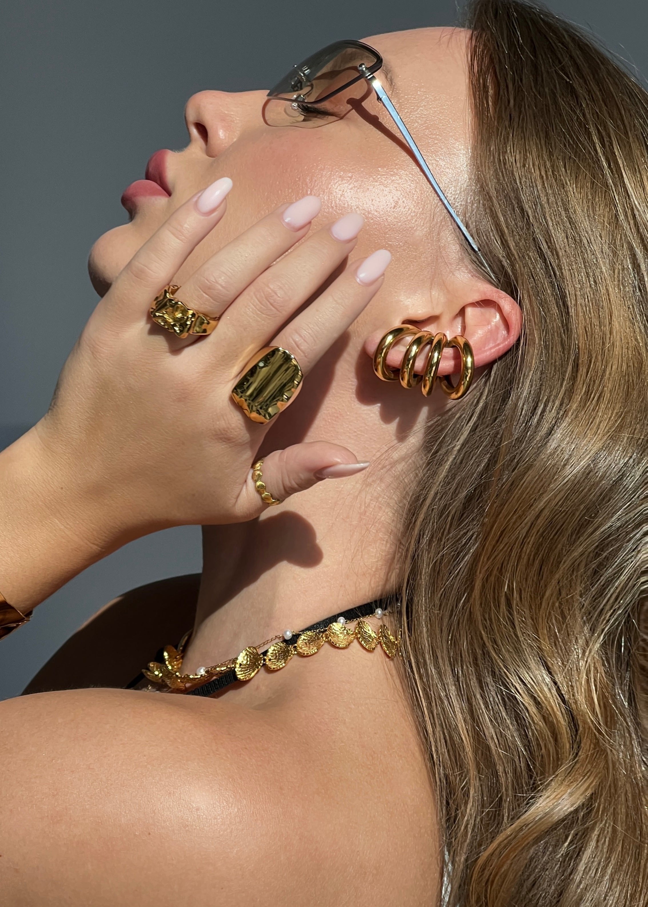 Round-shaped Ear Cuff gilded in 18-
Carat Gold