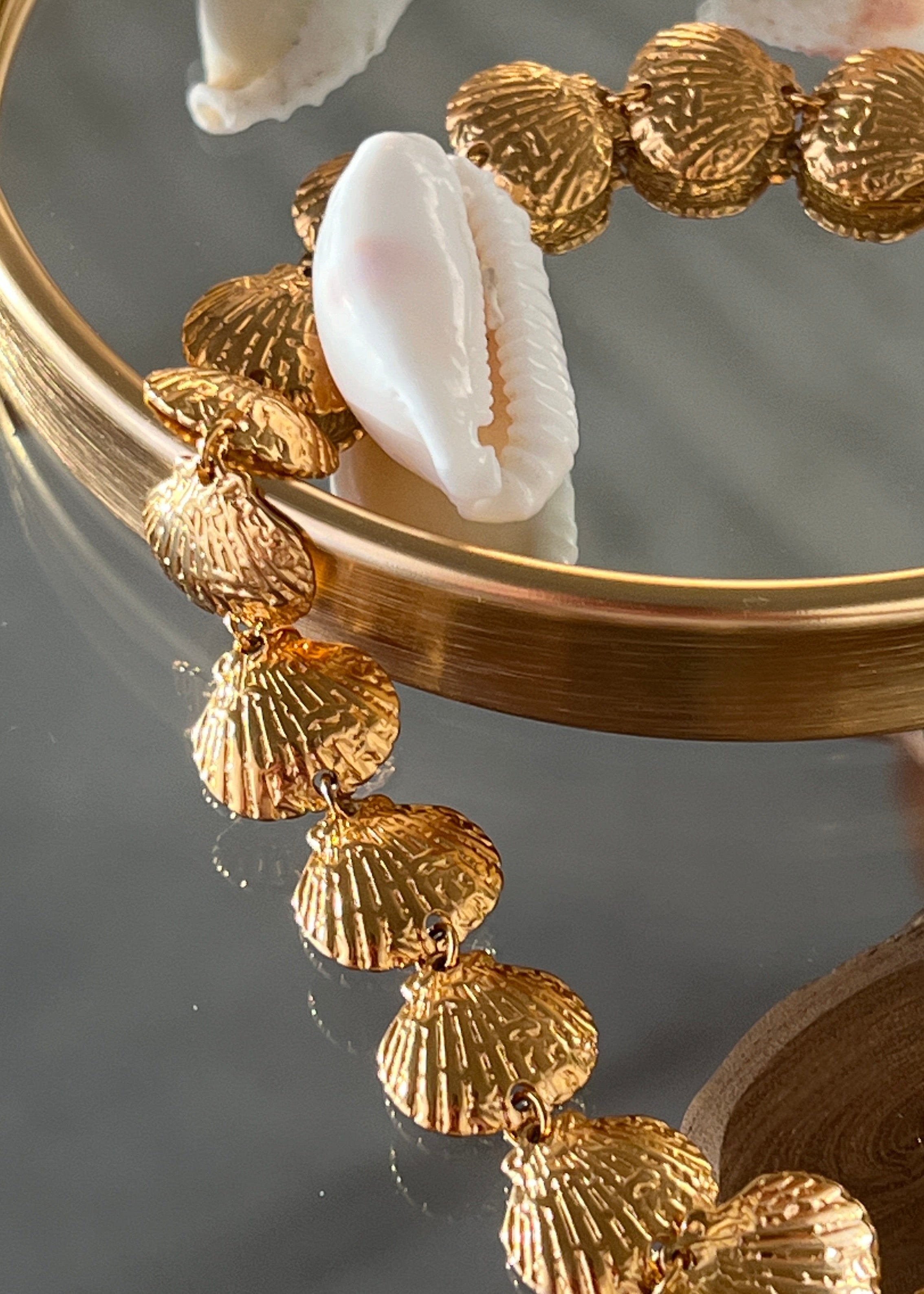 Summer Must have Shell Choker gilded in 18 Carat Gold