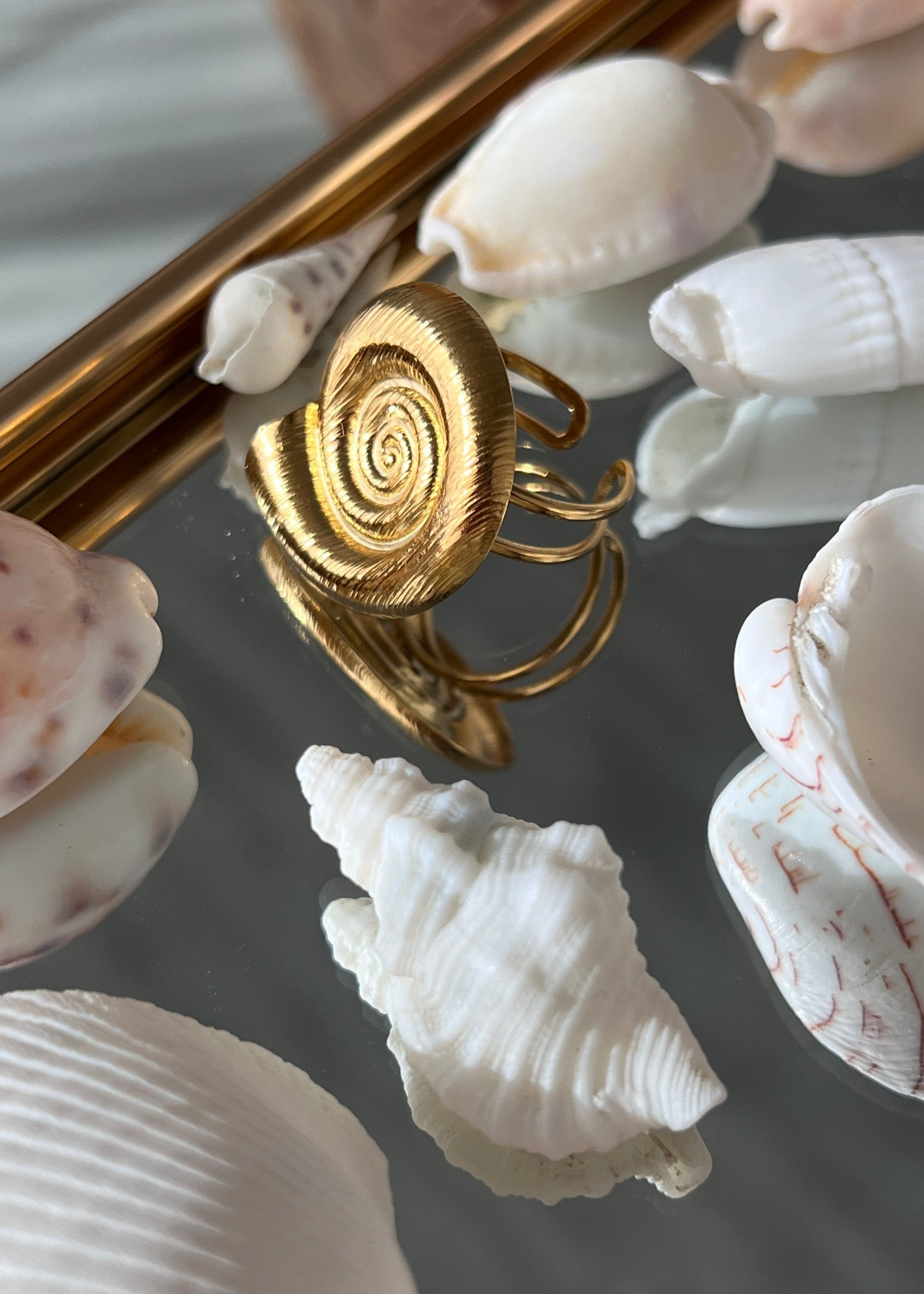 Summer Must-have shell Ring gilded in 18-Carat Gold