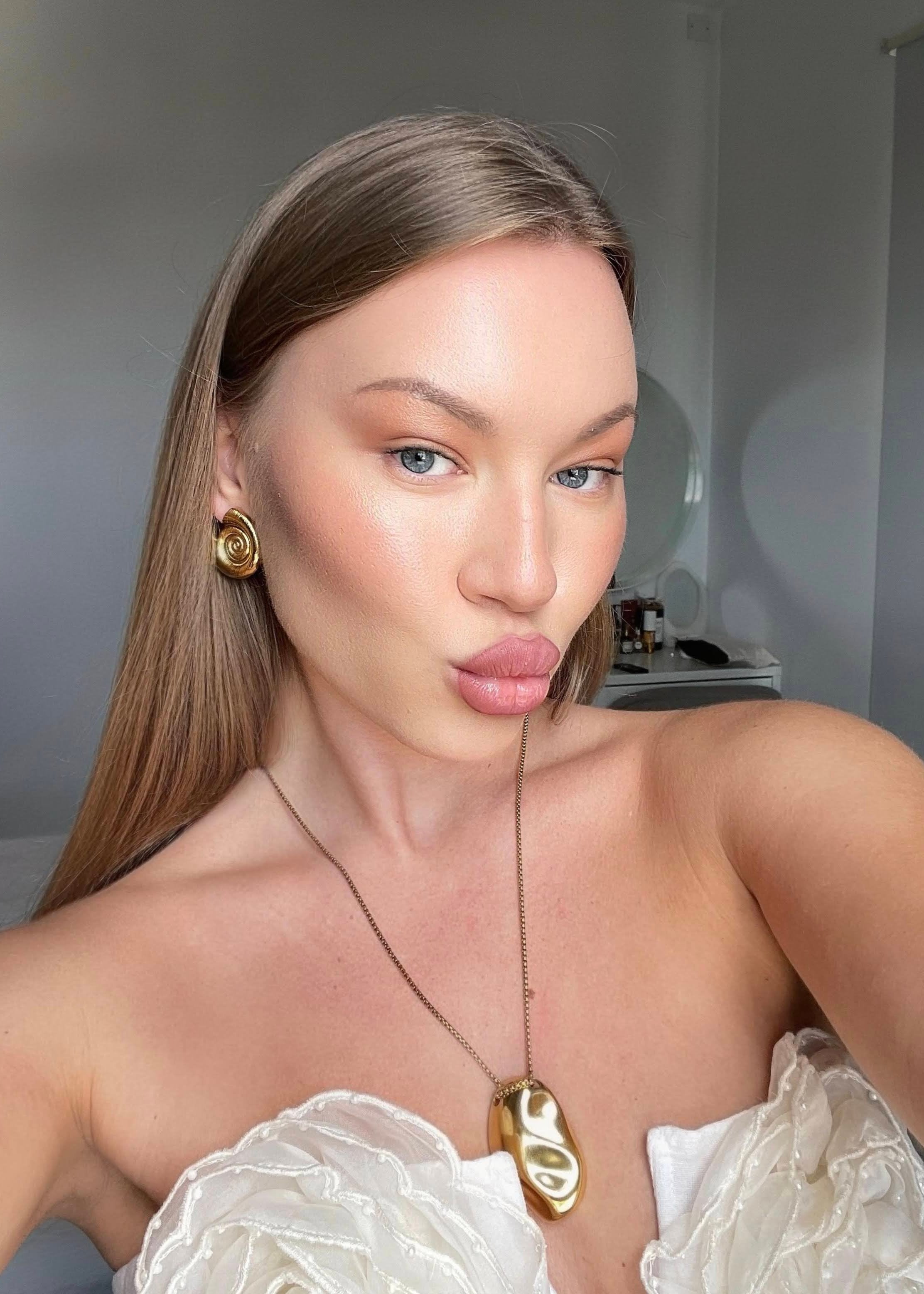 Summer Must-have shell Drop Earrings gilded in 18-Carat Gold