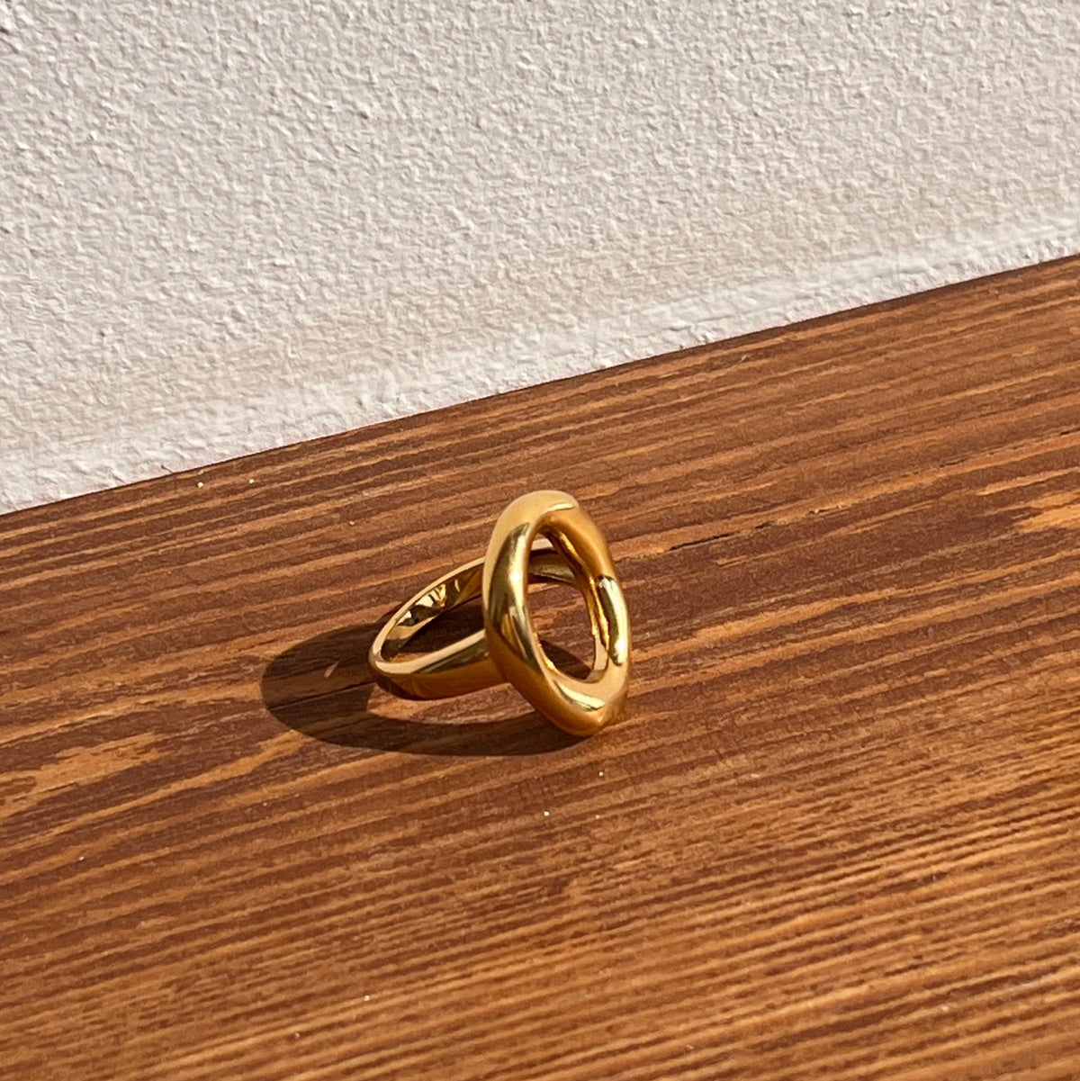 Double Loop Ring in gold stainless steel, flat-lay detail — VAL-T