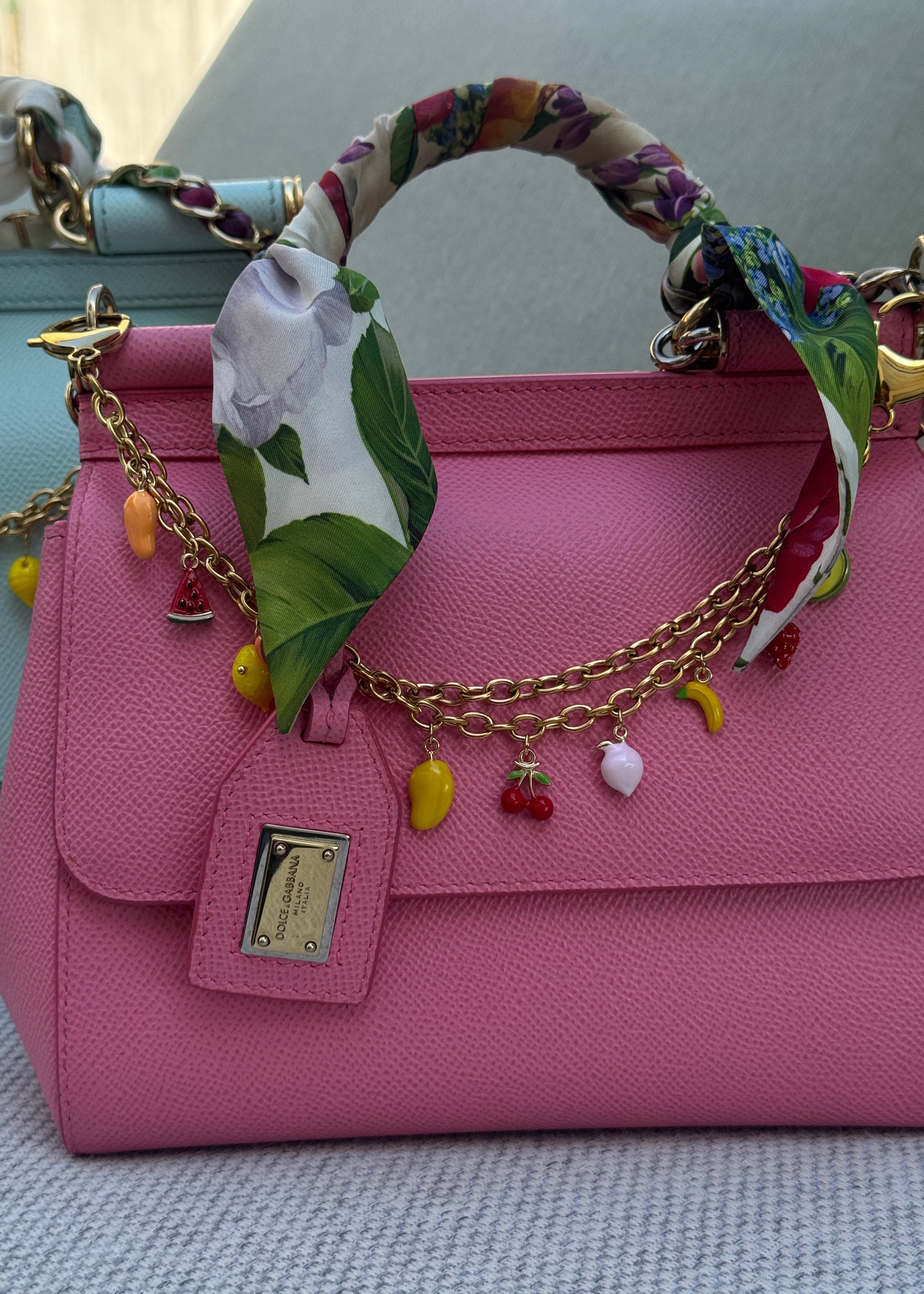 BAG CHARM GILDED IN 18-CARAT GOLD
