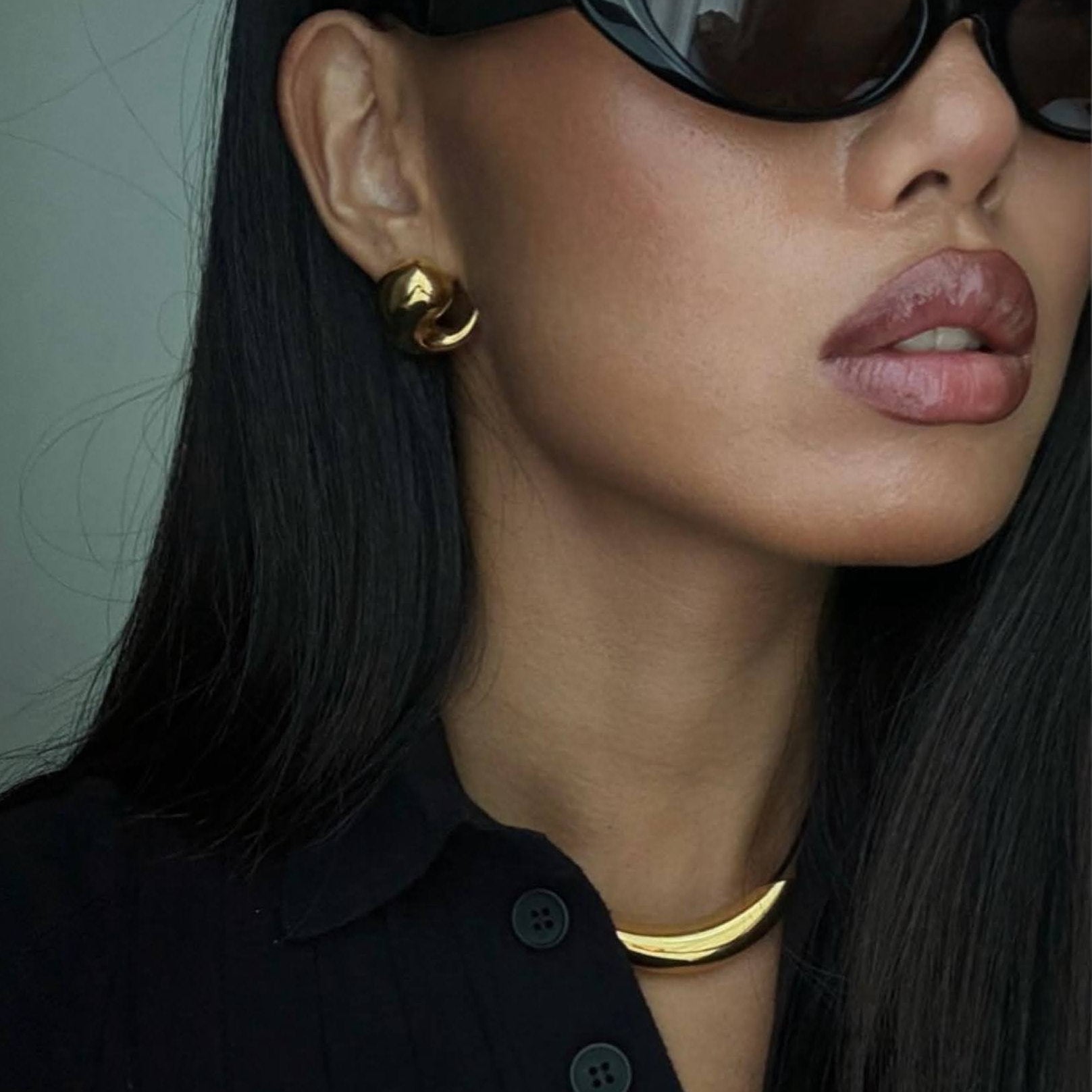 Comma-shaped Drop Earrings in 18-
Carat Gold