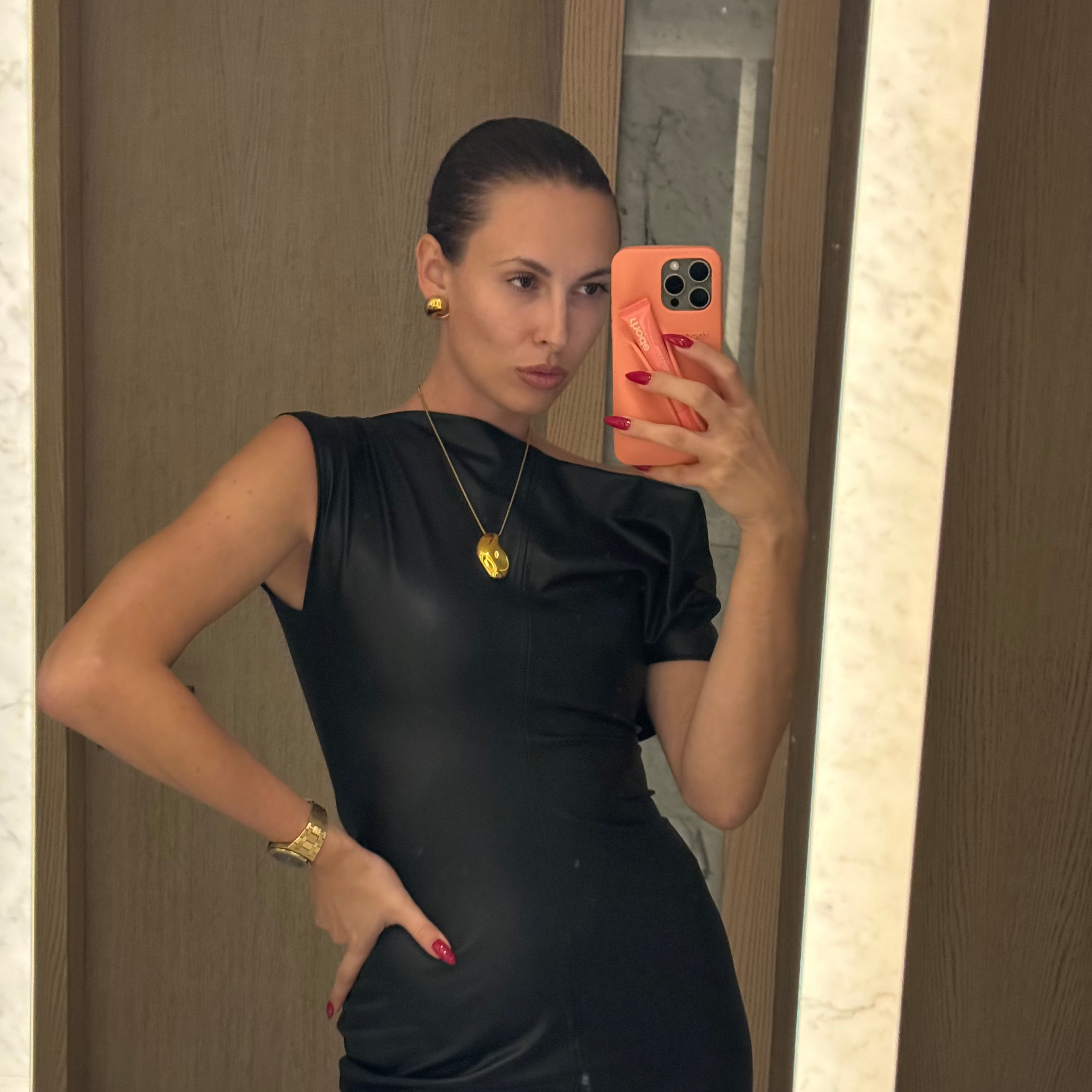 Chunky Asymmetrical hammer necklace gilded in 18-Carat Gold