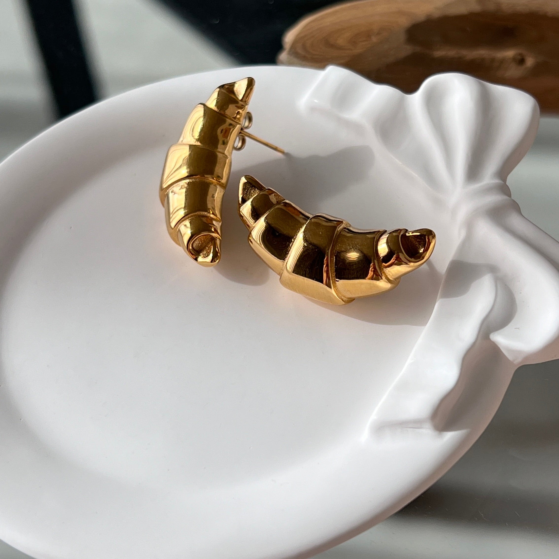 Croissant-shaped Drop Earrings gilded in 18-Carat Gold