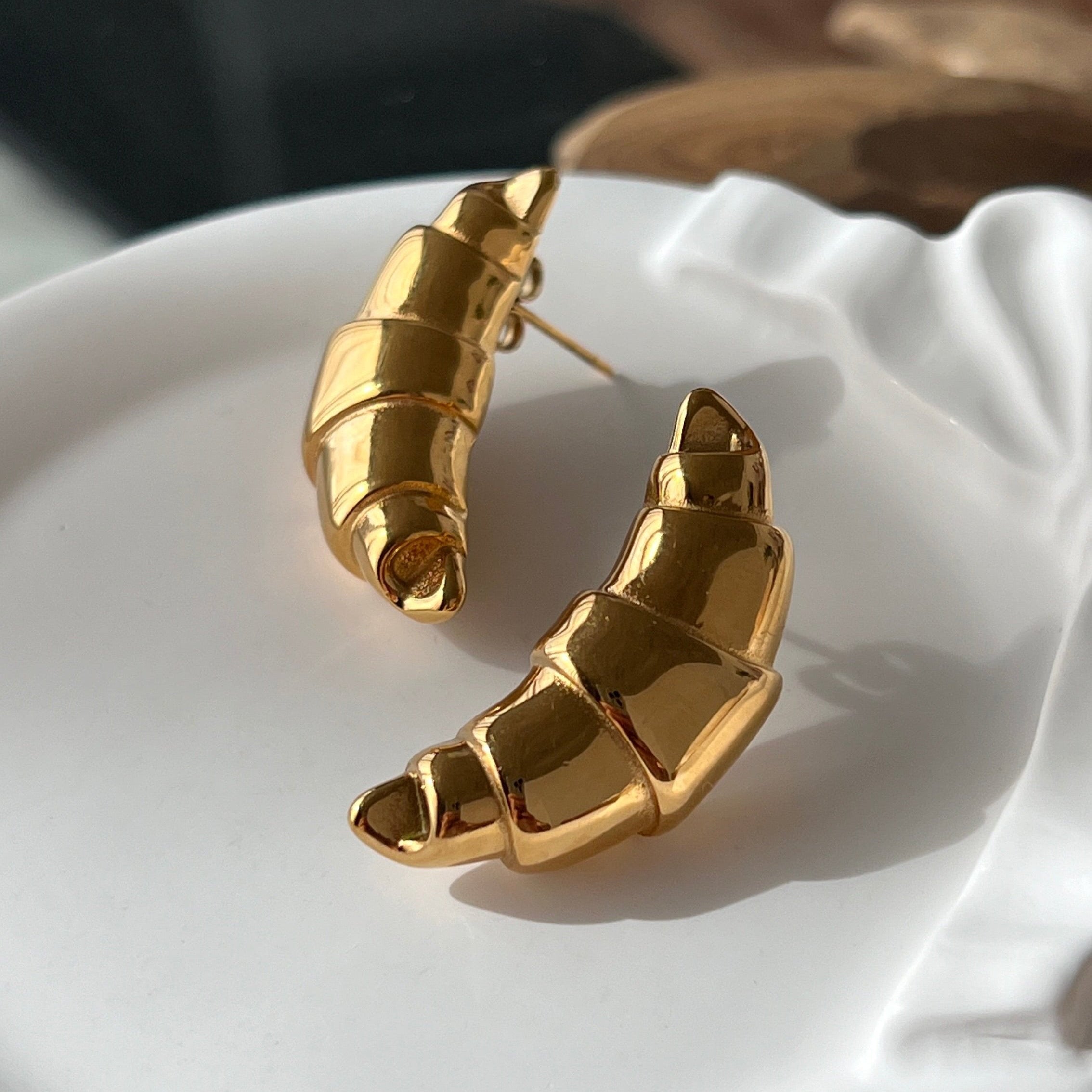 Croissant-shaped Drop Earrings gilded in 18-Carat Gold