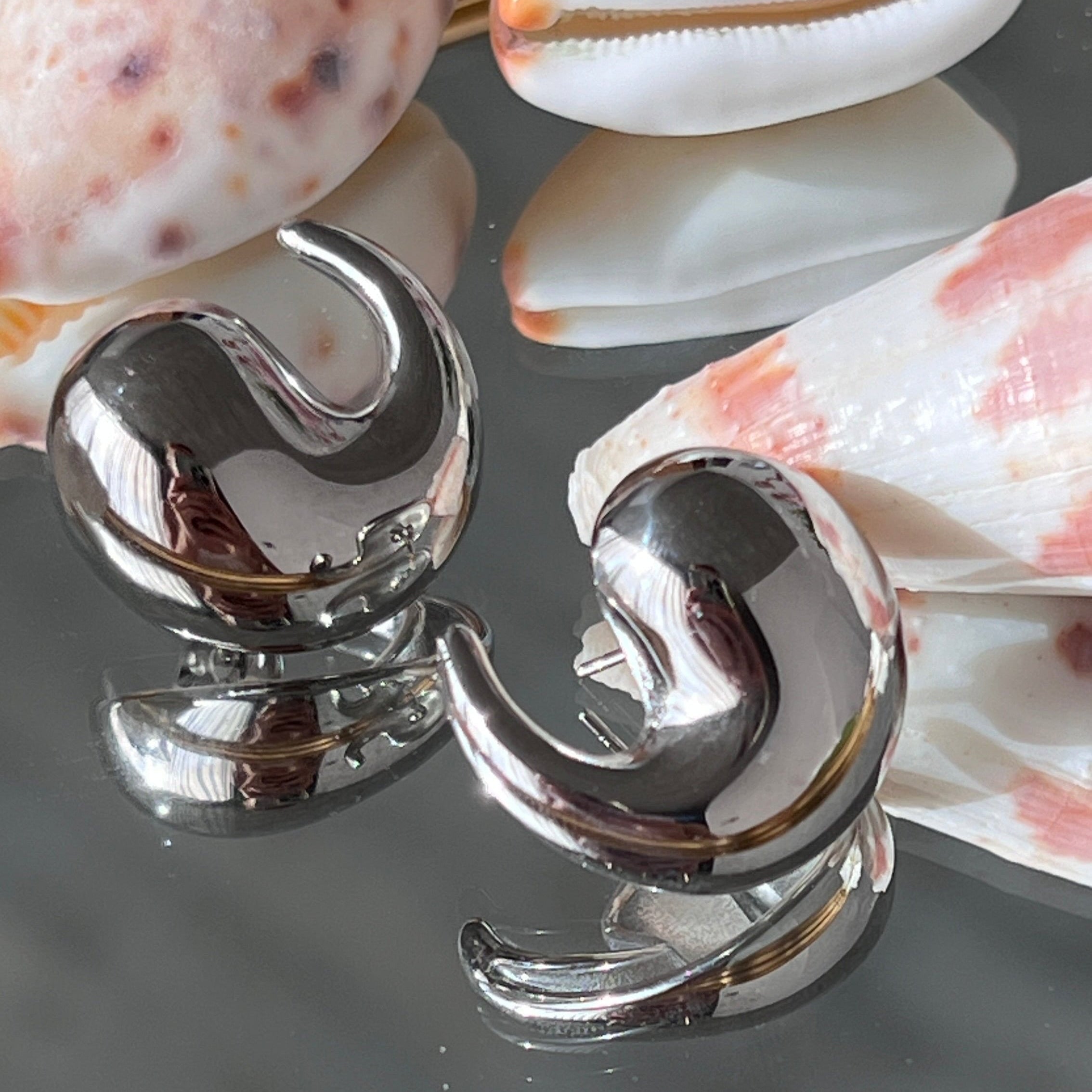 Comma-shaped Drop Earrings in 925 Silver
