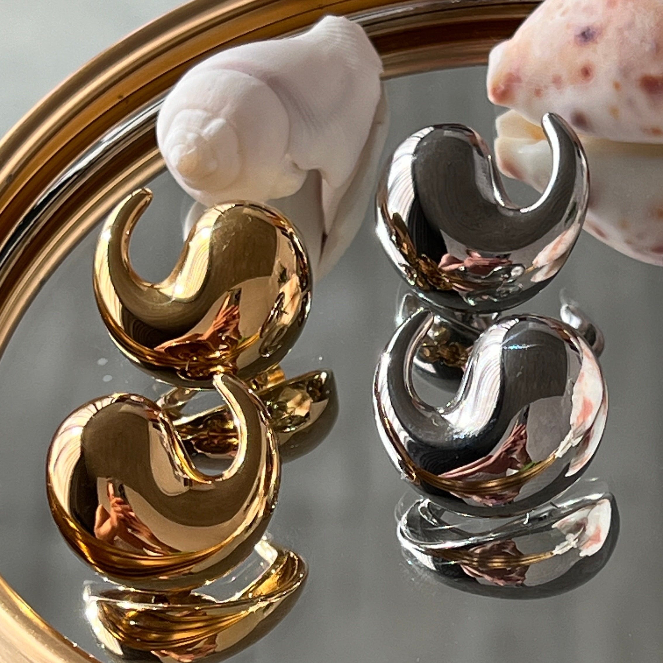 Comma-shaped Drop Earrings in 925 Silver