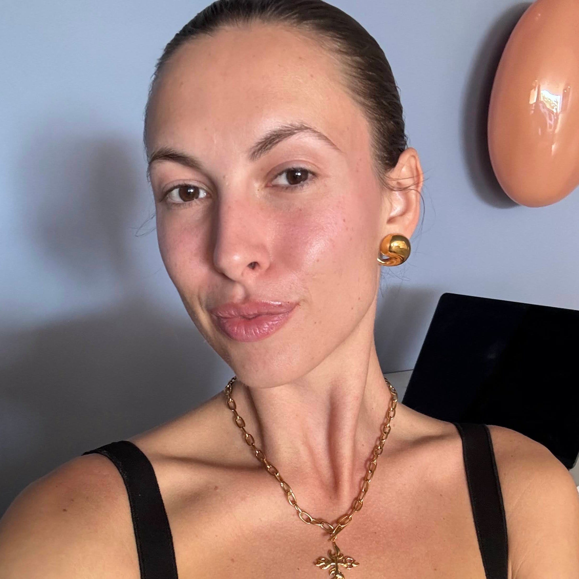 Comma-shaped Drop Earrings in 18-
Carat Gold