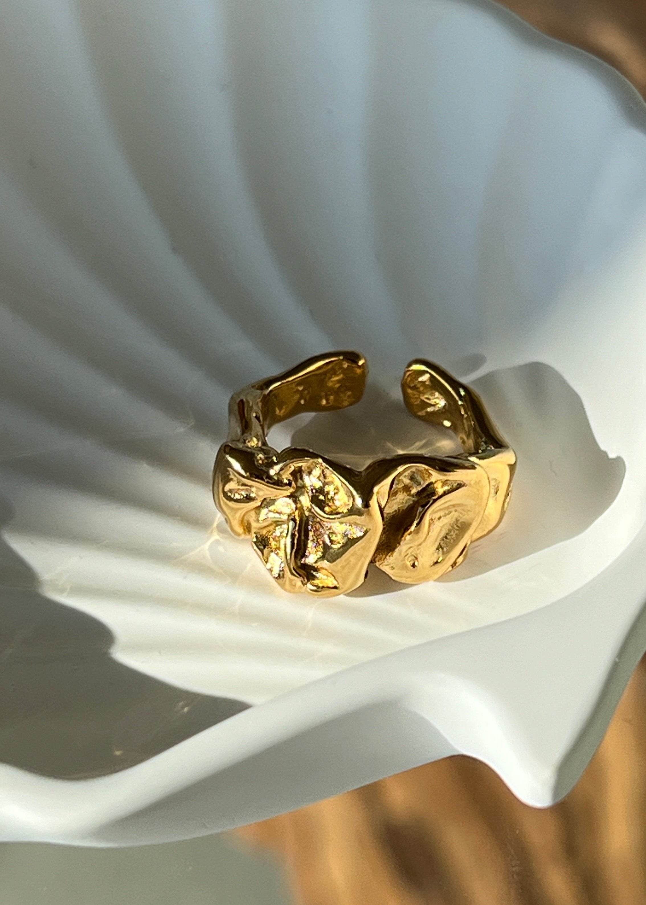 Sculpture chunky Ring gilded in 18-Carat Gold
