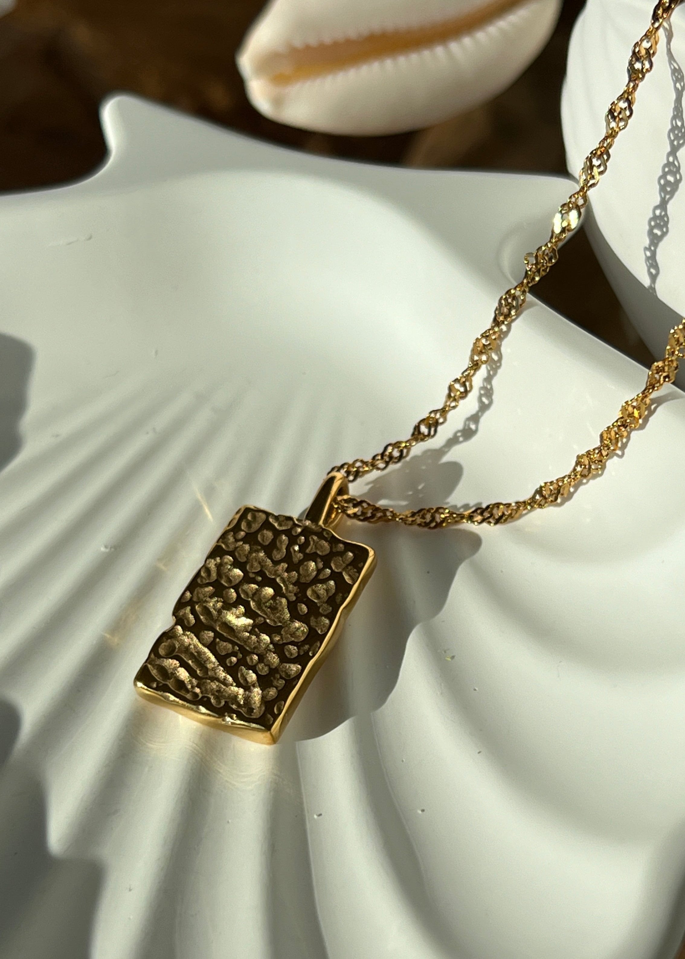 Vintage Square Pendant Necklace gilded in 18 Carat Gold