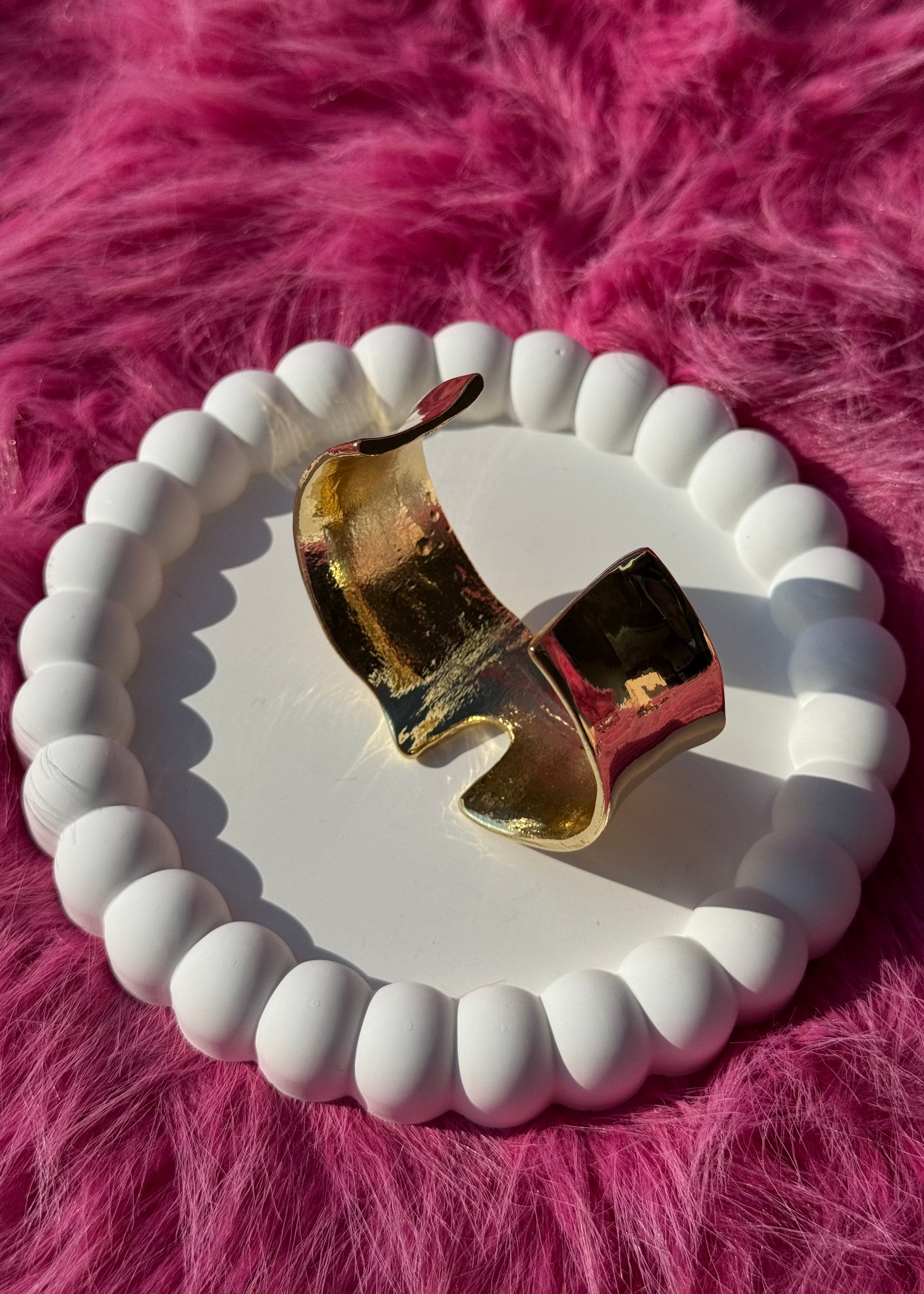 Round Bracelet with a notch gilded in 18-Carat Gold