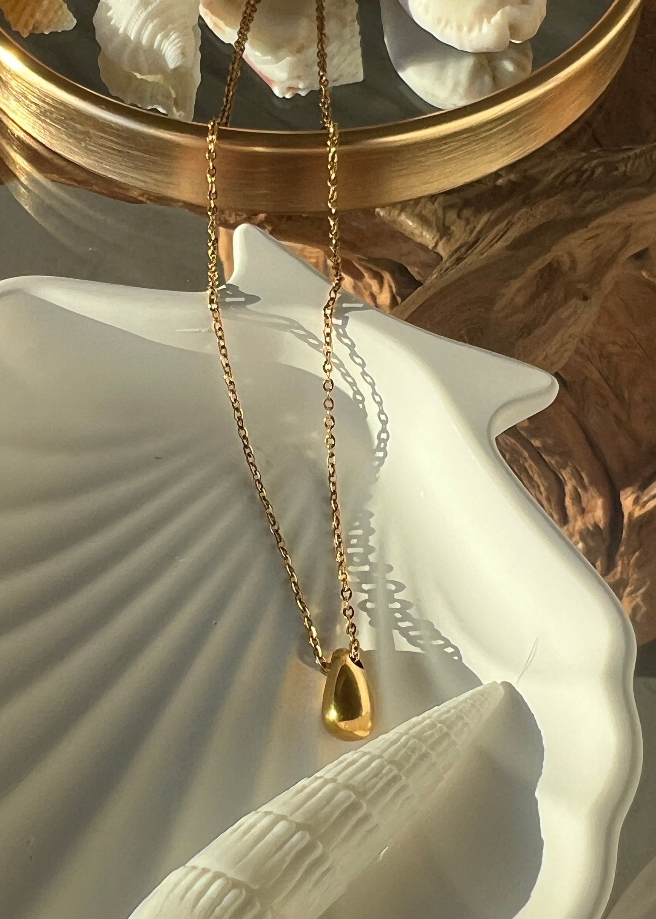 Drop Shaped Neckless gilded in 18 Carat Gold