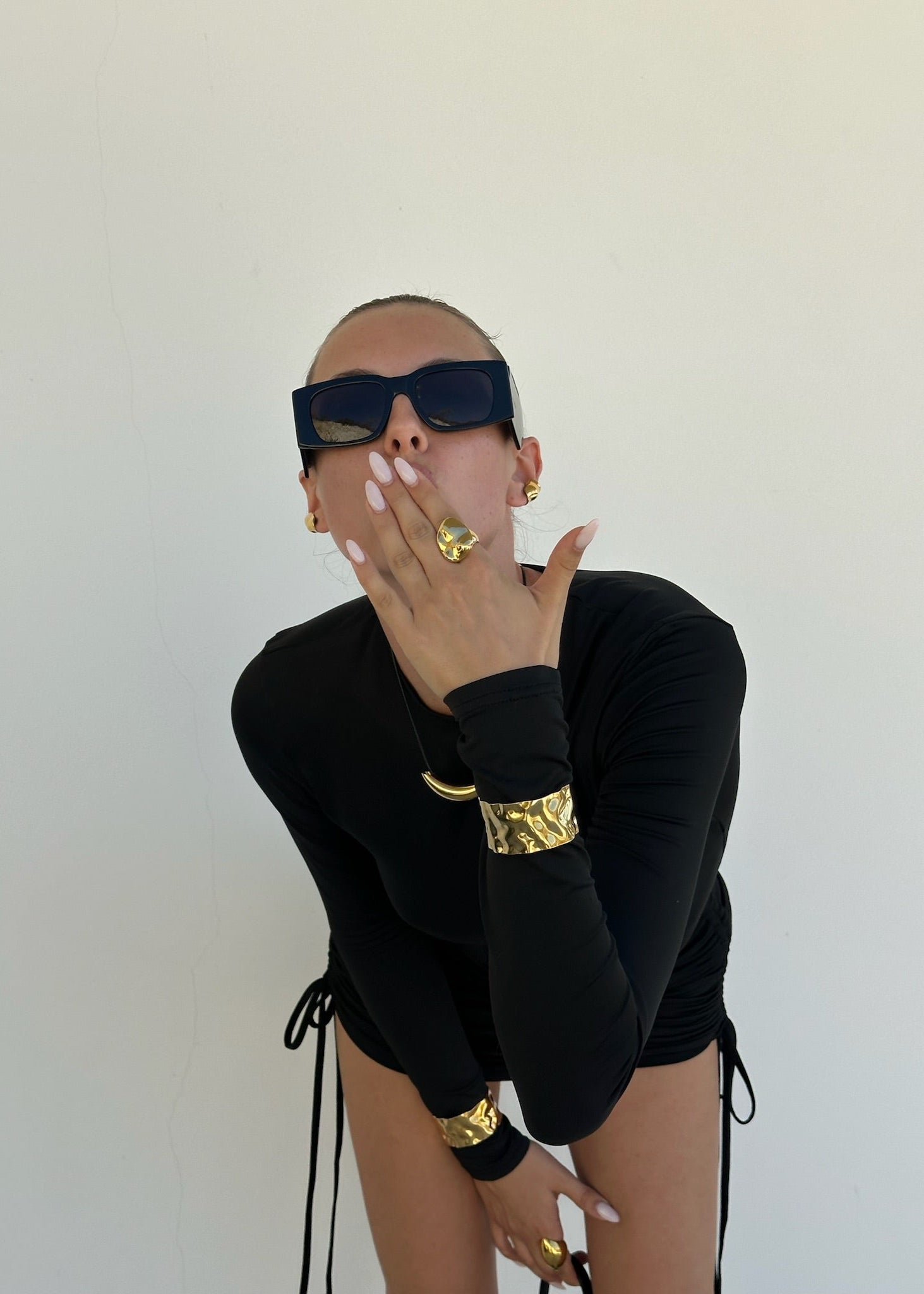 Chunky Asymmetrical Round Bangle Bracelet gilded in 18-Carat Gold