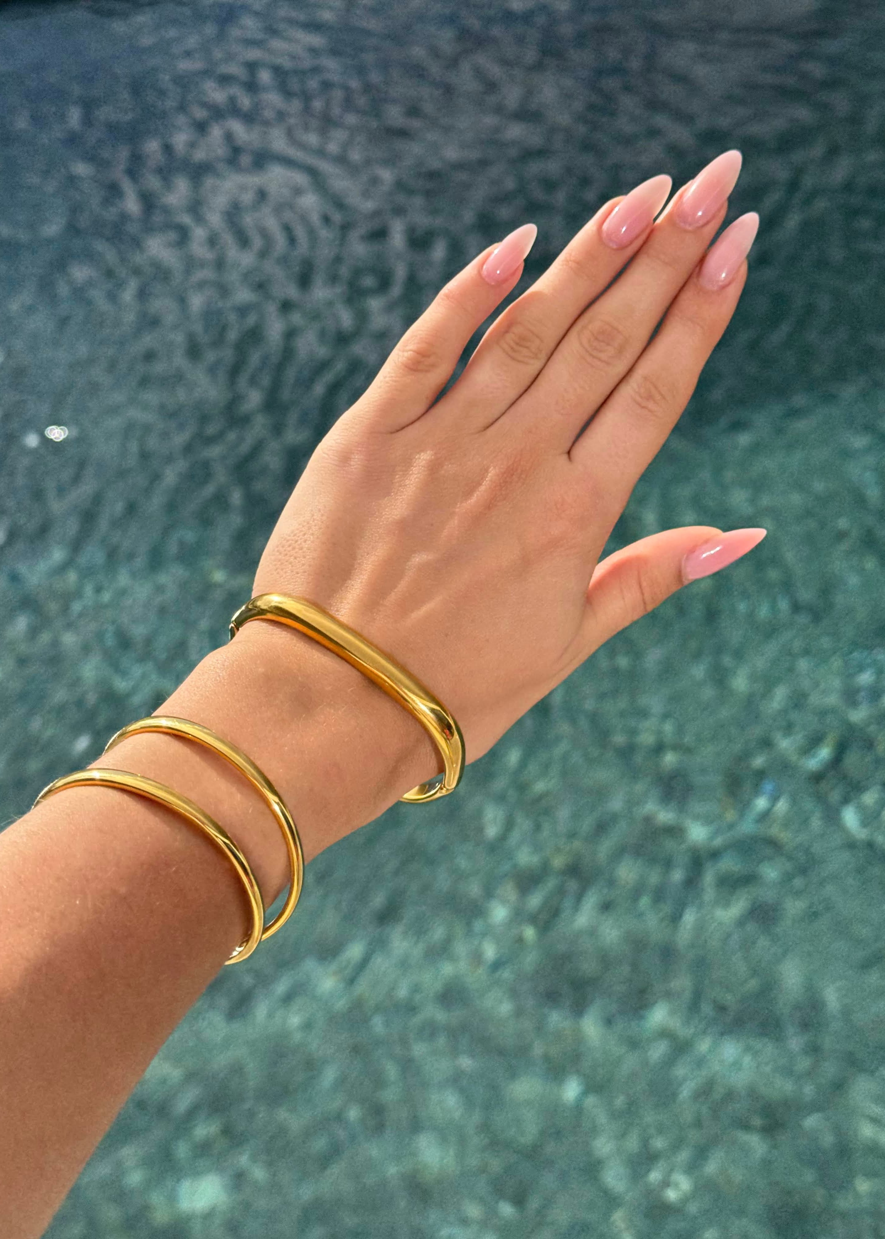 Square Bracelet with a clasp gilded in 18-Carat Gold