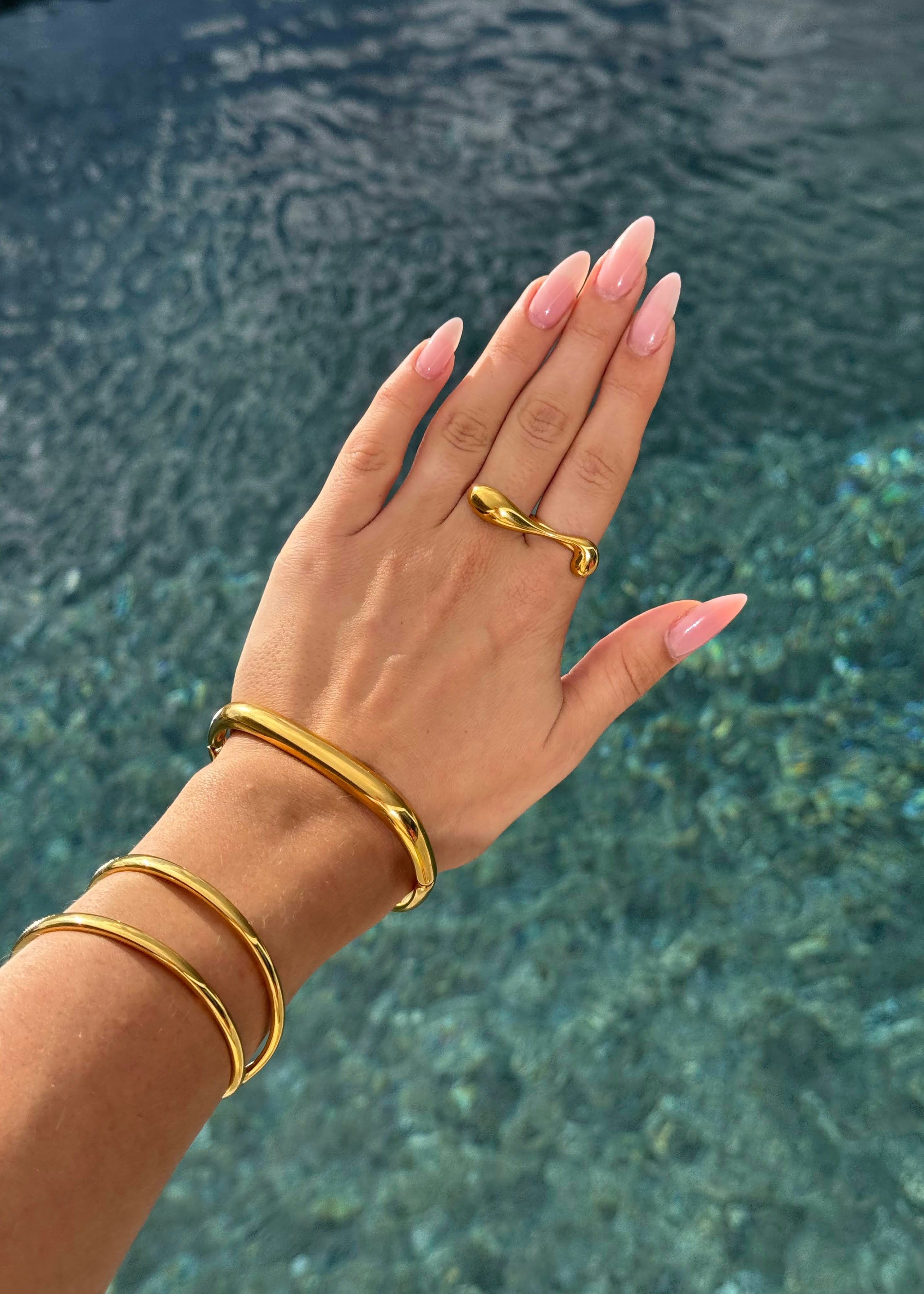 Long Drop-shaped Ring gilded in 18-Carat Gold