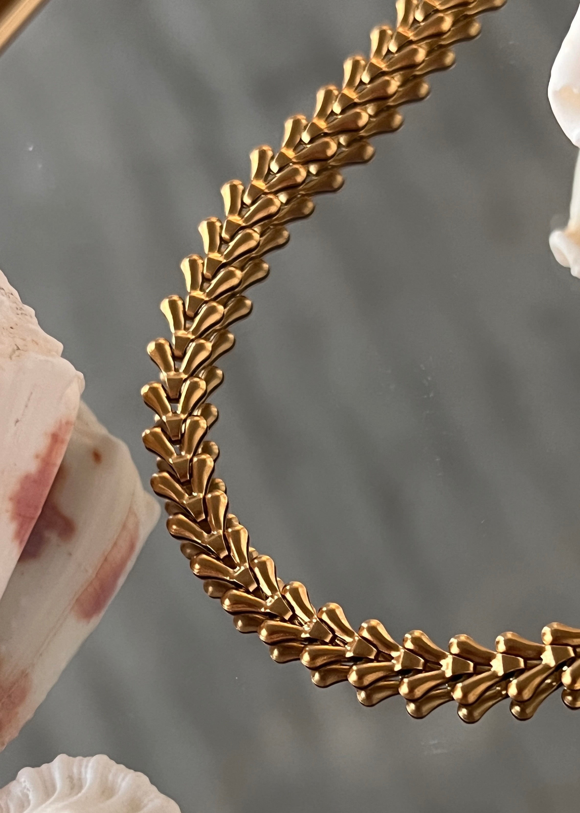 Wheat inspired Choker gilded in 18-
Carat Gold