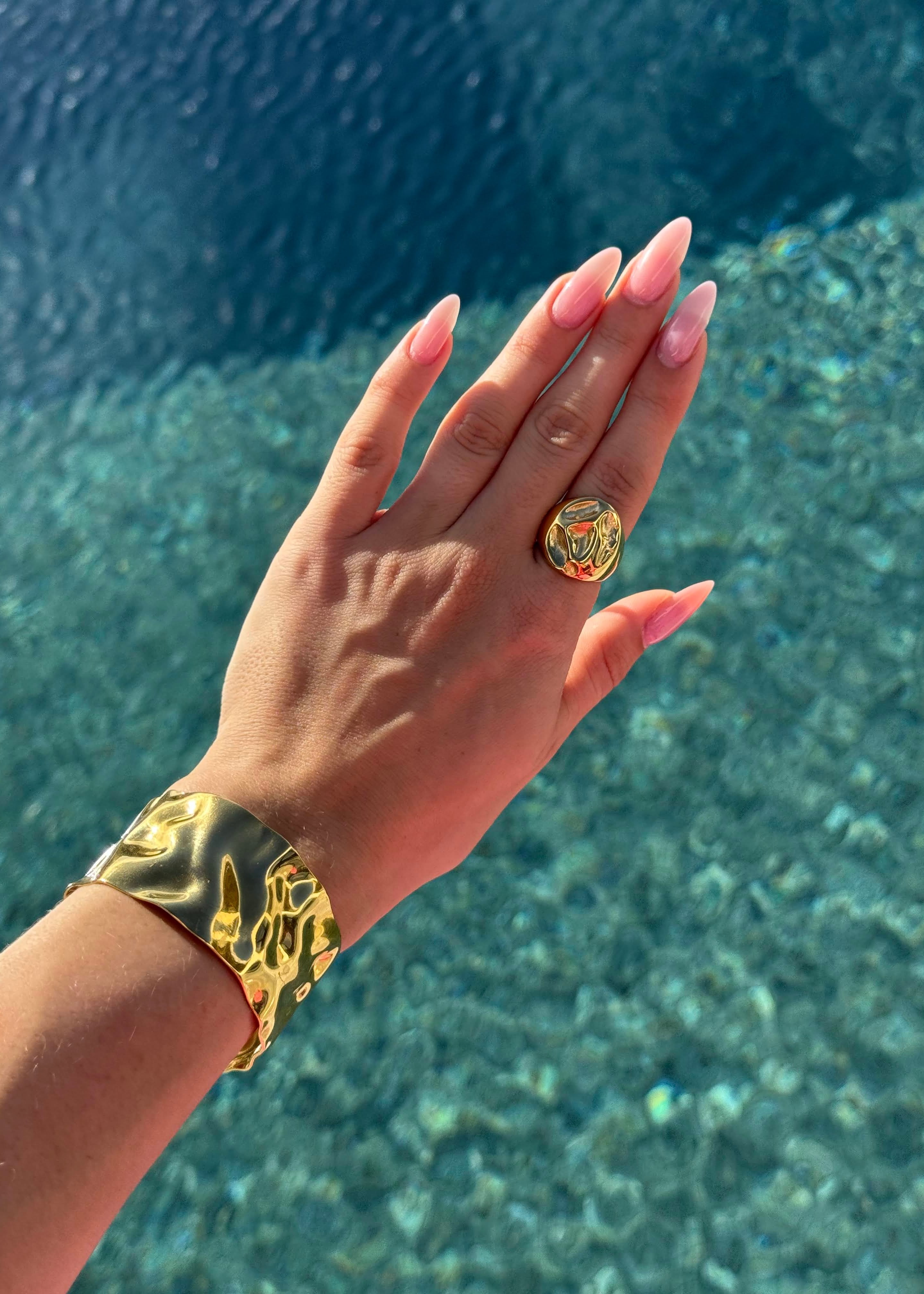 Chunky Asymmetrical Round Bangle Bracelet gilded in 18-Carat Gold