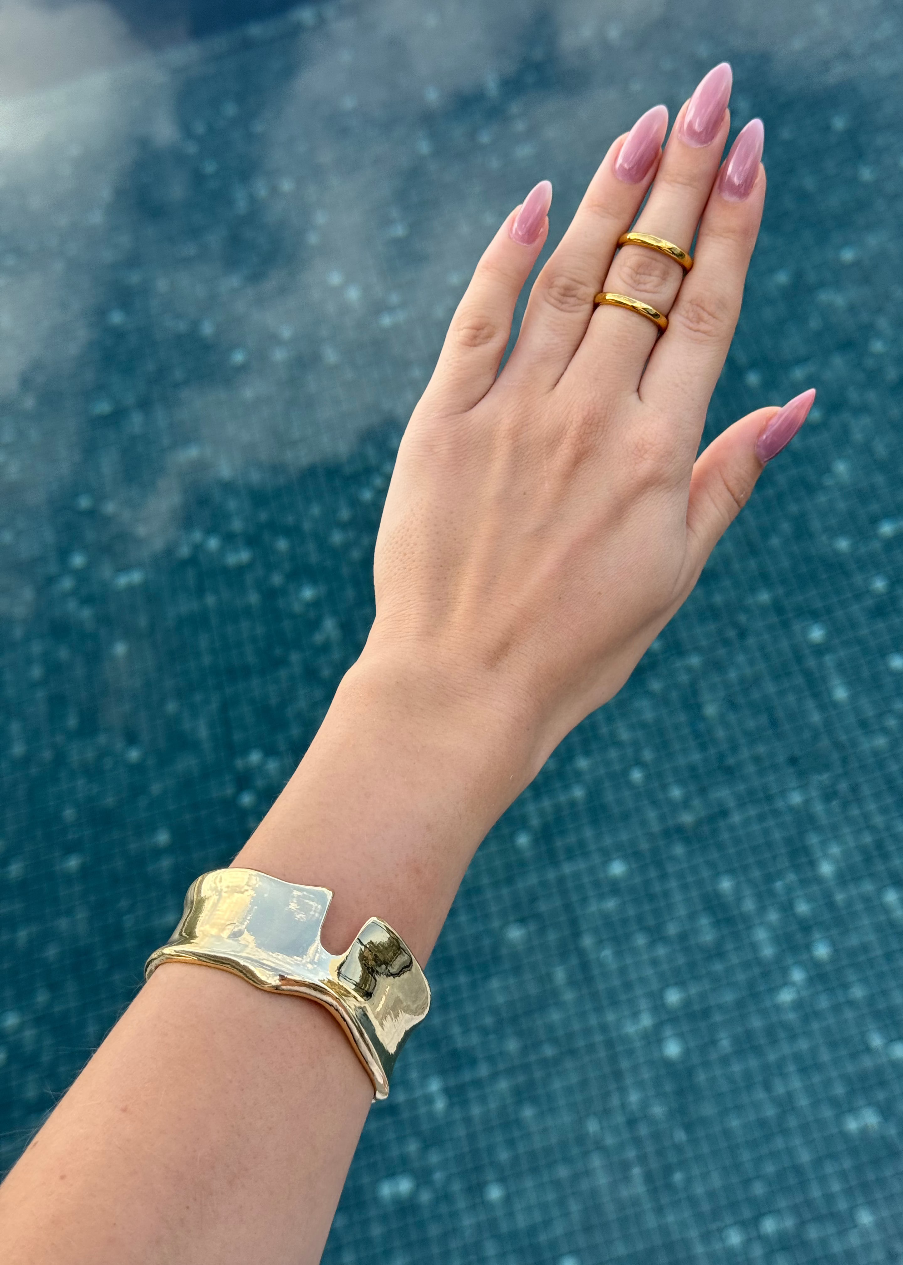 Round Bracelet with a notch gilded in 18-Carat Gold