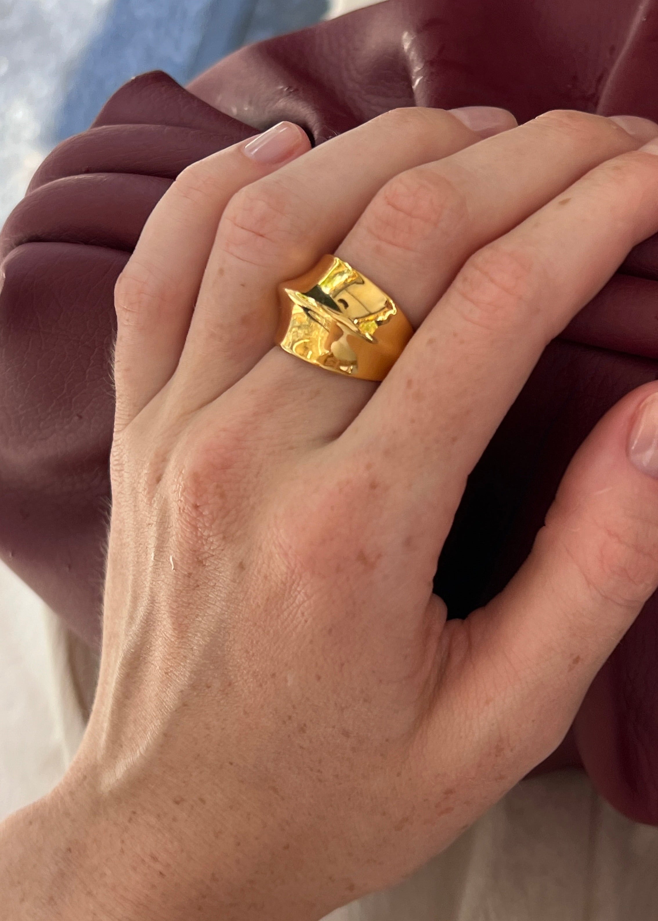 Fashionable dome Ring gilded in 18-Carat Gold