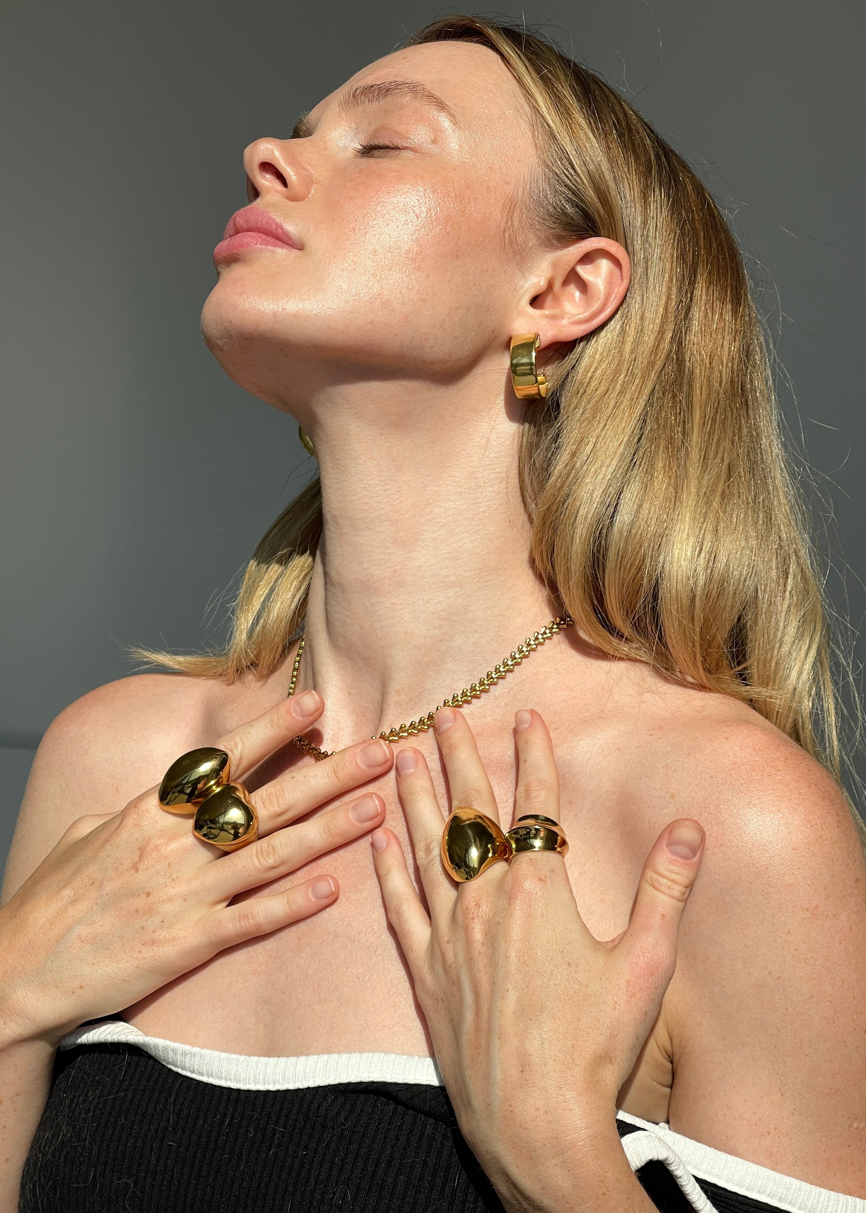 Must have Classic Drop Earrings in 18-Carat Gold