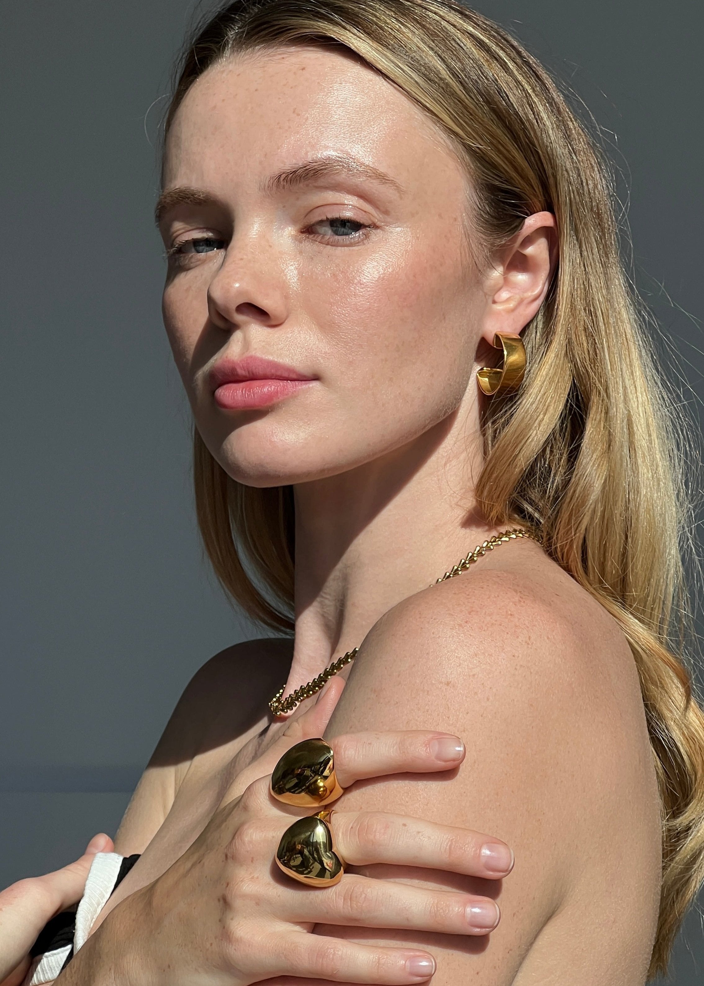 Must have Classic Drop Earrings in 18-Carat Gold