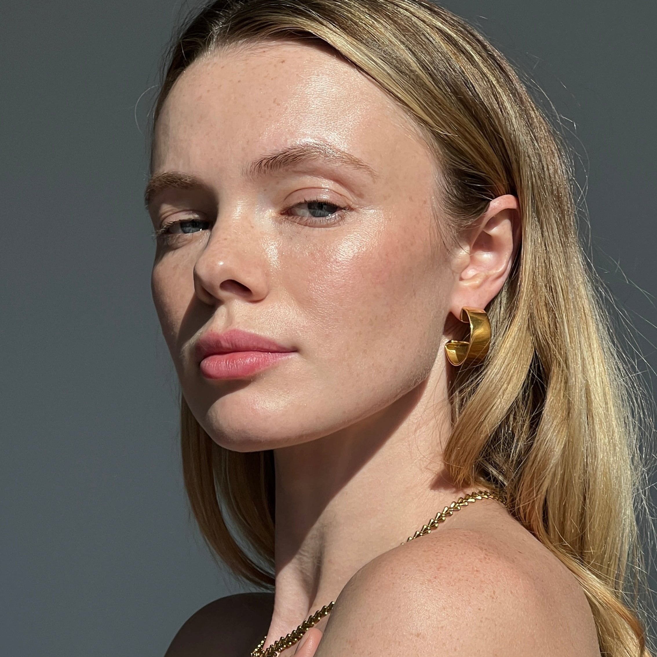 Must have Classic Drop Earrings in 18-Carat Gold