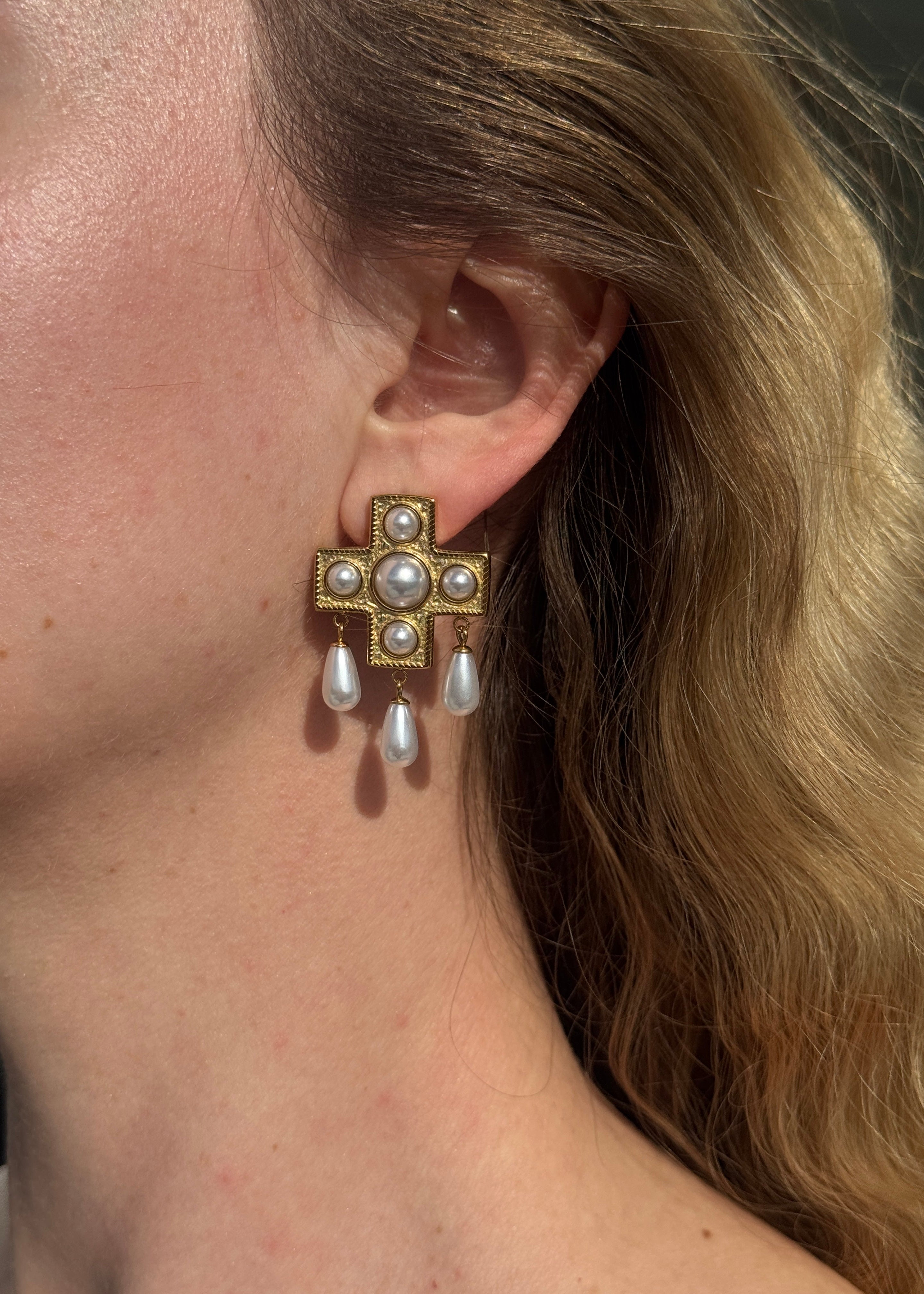Cross Pearl Earrings gilded in 18-Carat Gold