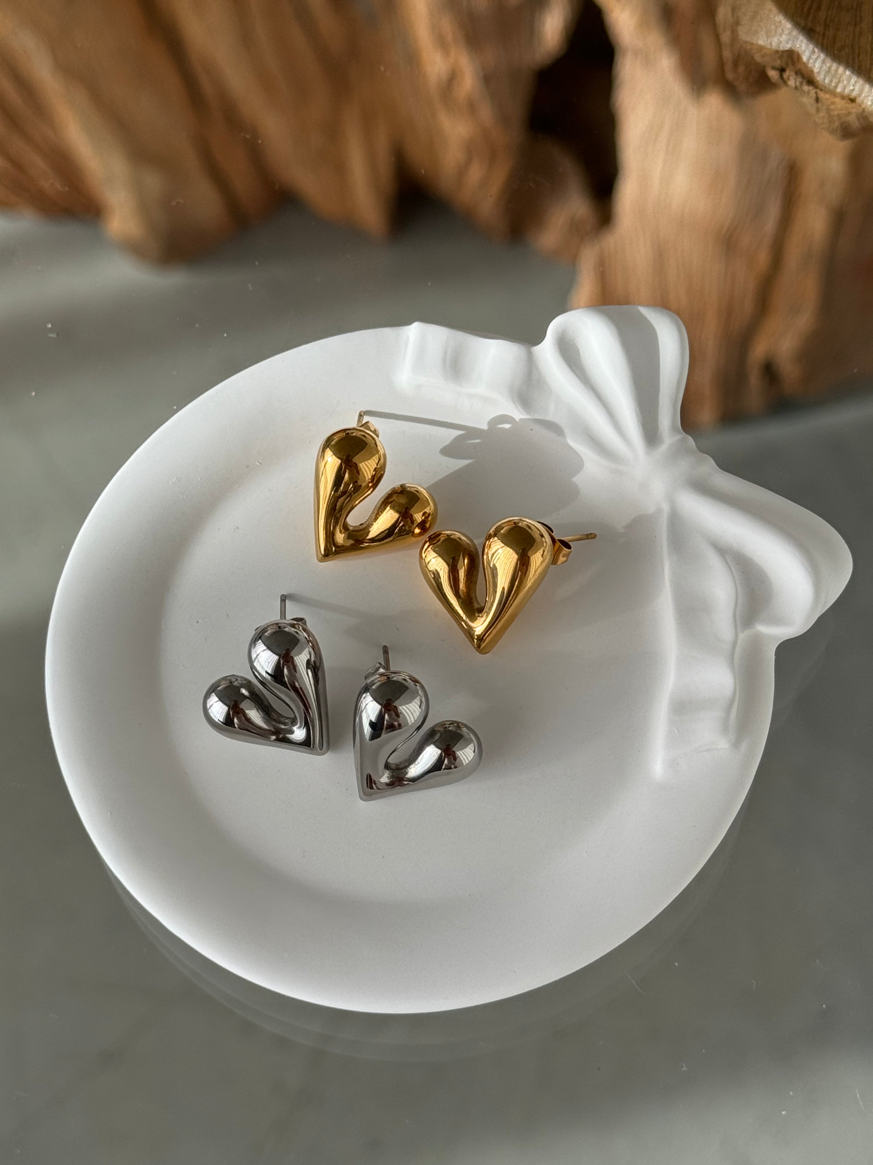 Geometric Stud Heart-shaped Earrings gilded in 18-Carat Gold