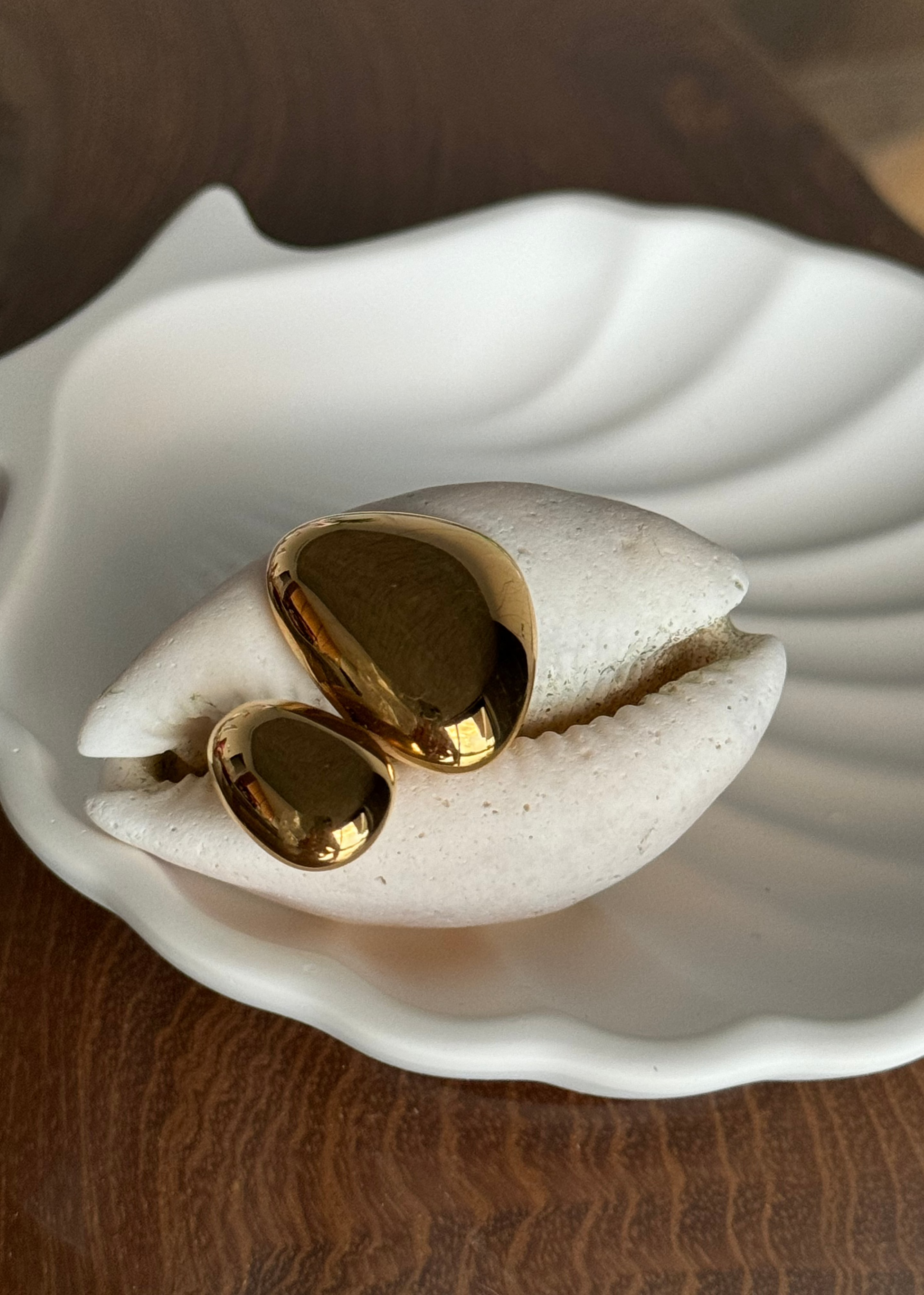 Double Drop Ring in 18-Carat Gold