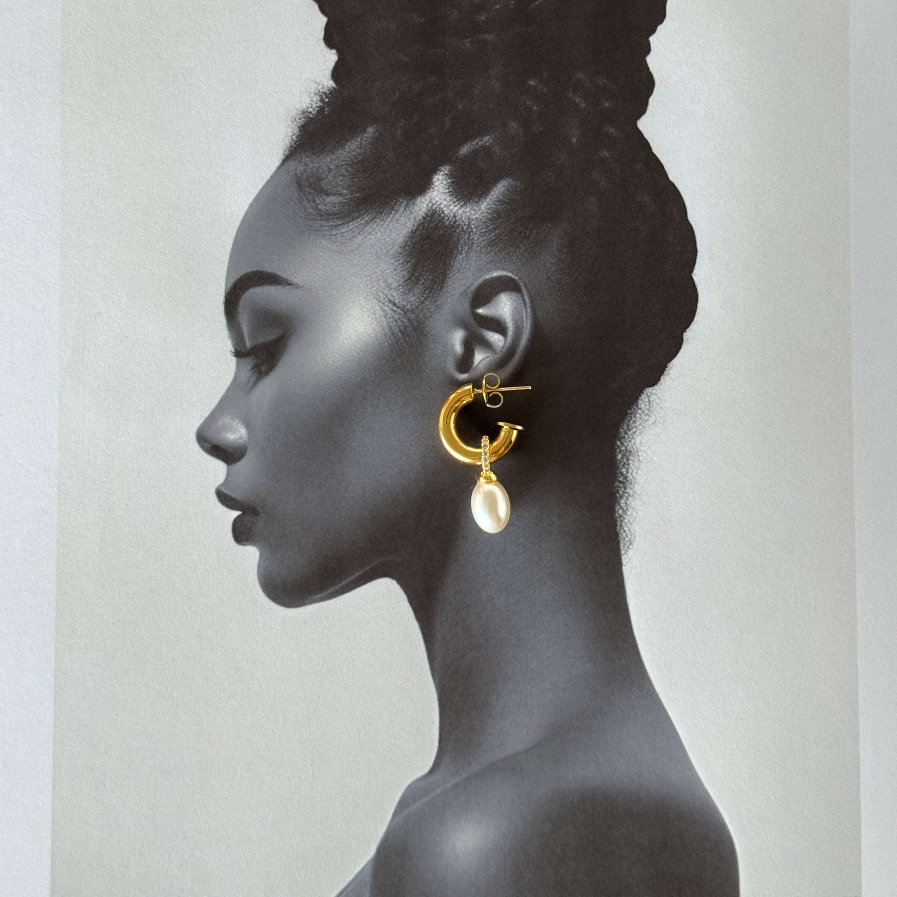Hoop Drop Earrings with big pearl gilded in 18-Carat Gold