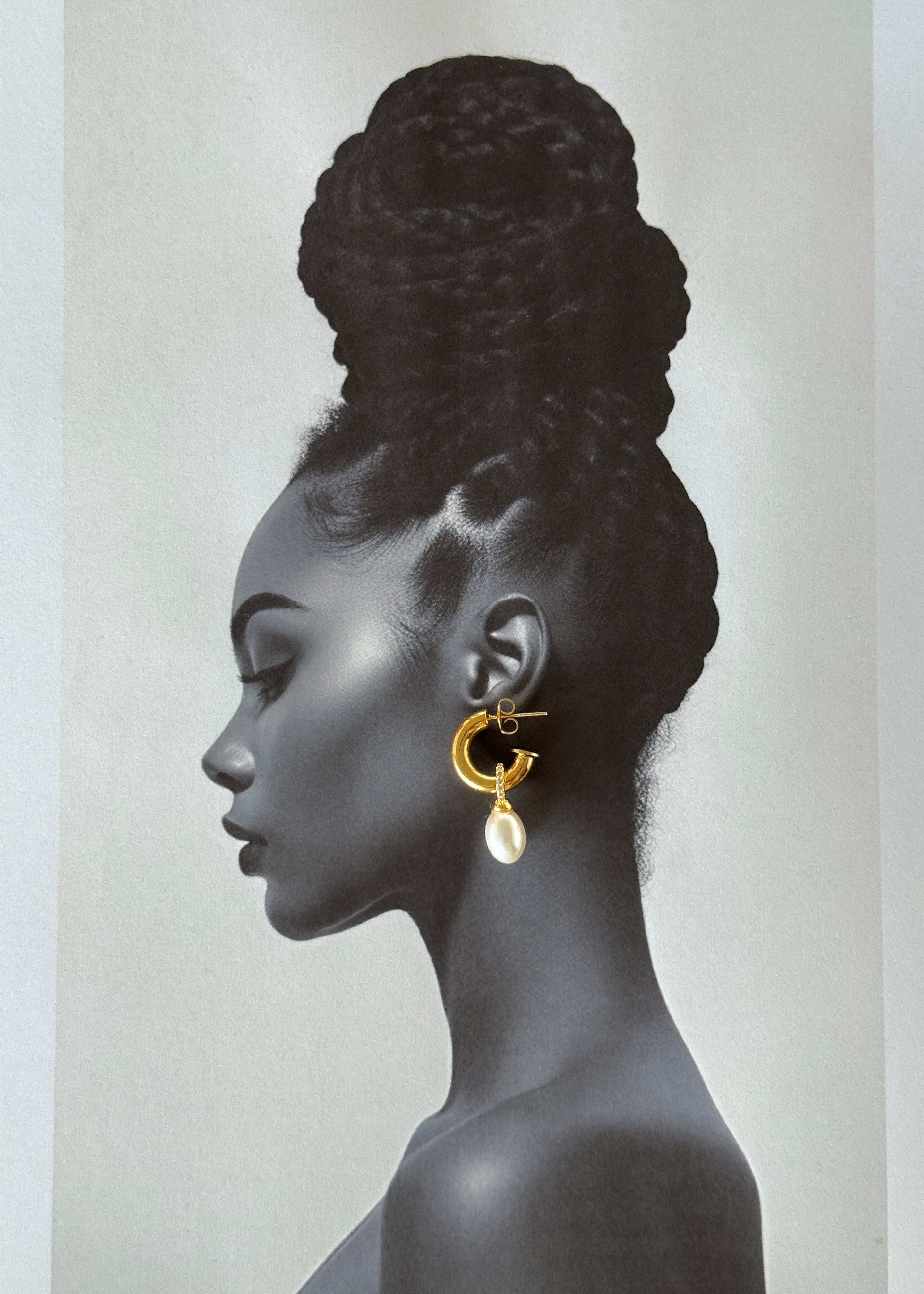 Hoop Drop Earrings with big perl gilded in 18-Carat Gold