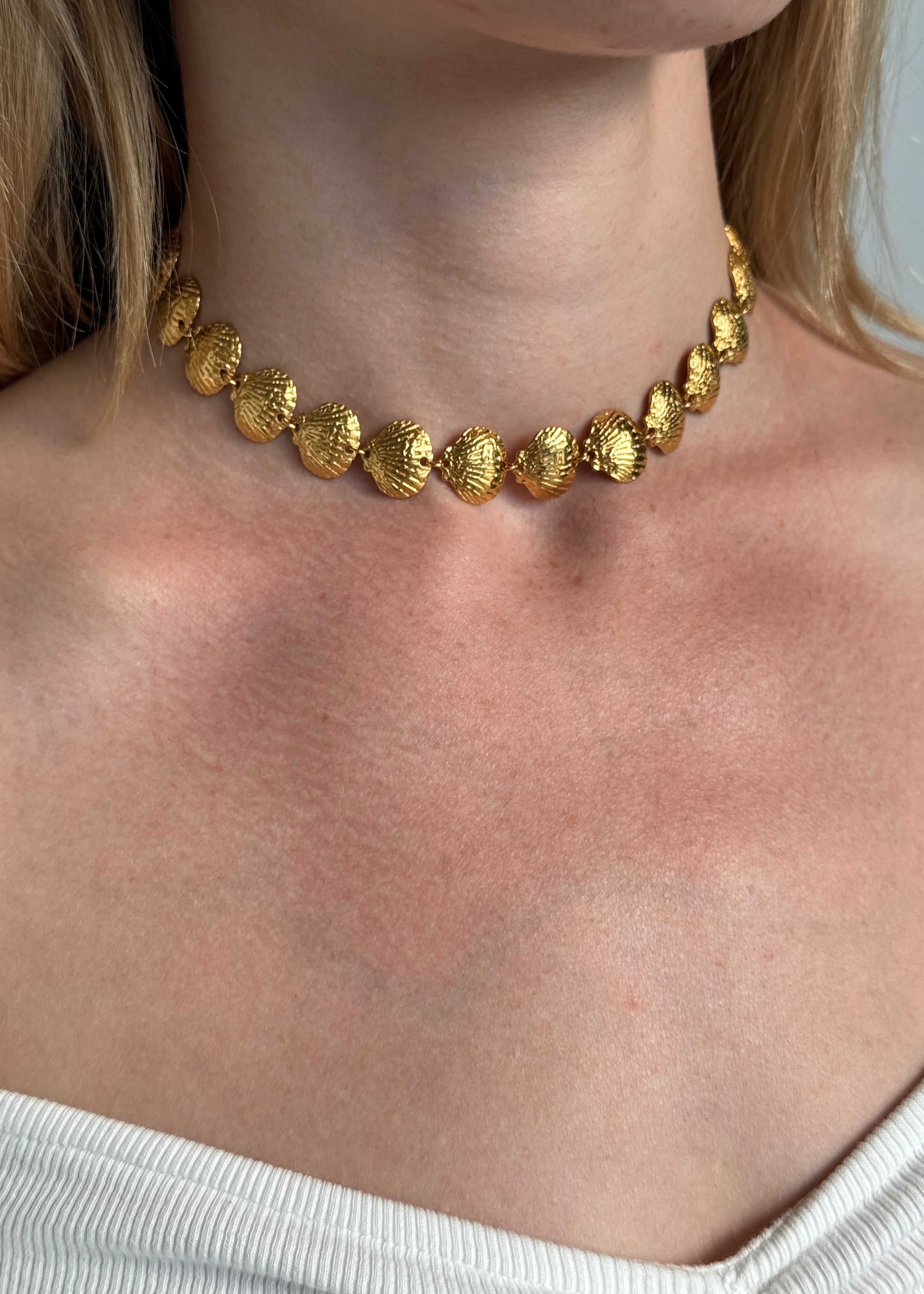 Summer Must have Shell Choker gilded in 18 Carat Gold