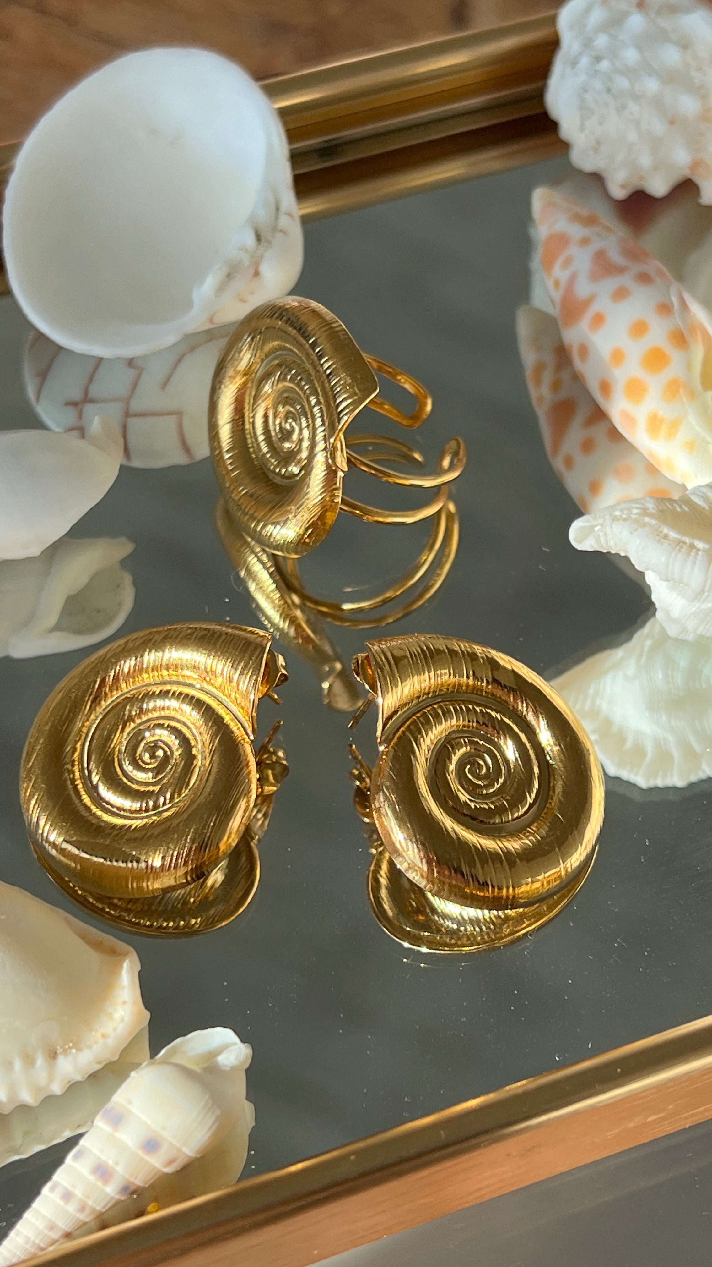 Summer Must-have shell Drop Earrings gilded in 18-Carat Gold