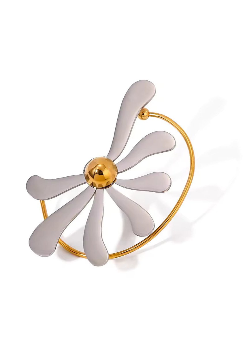 Daisy Ear Cuff gilded in 18-Carat Gold with 925 Silver