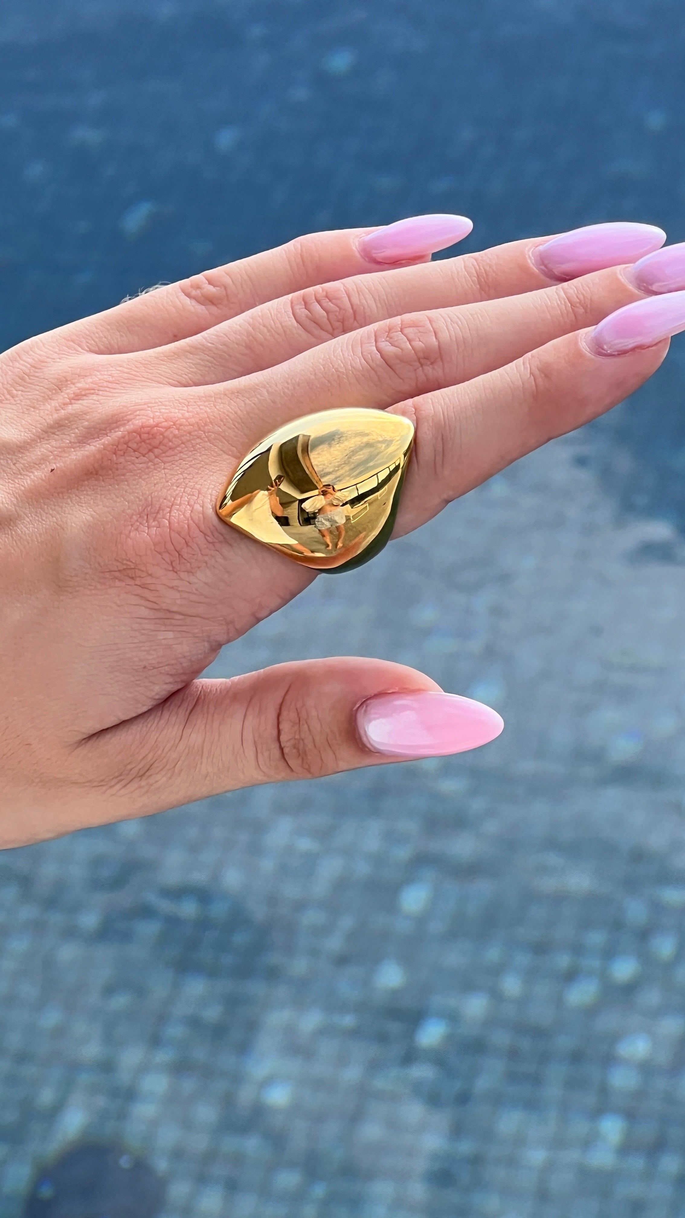 Angular Ring gilded in 18-
Carat Gold