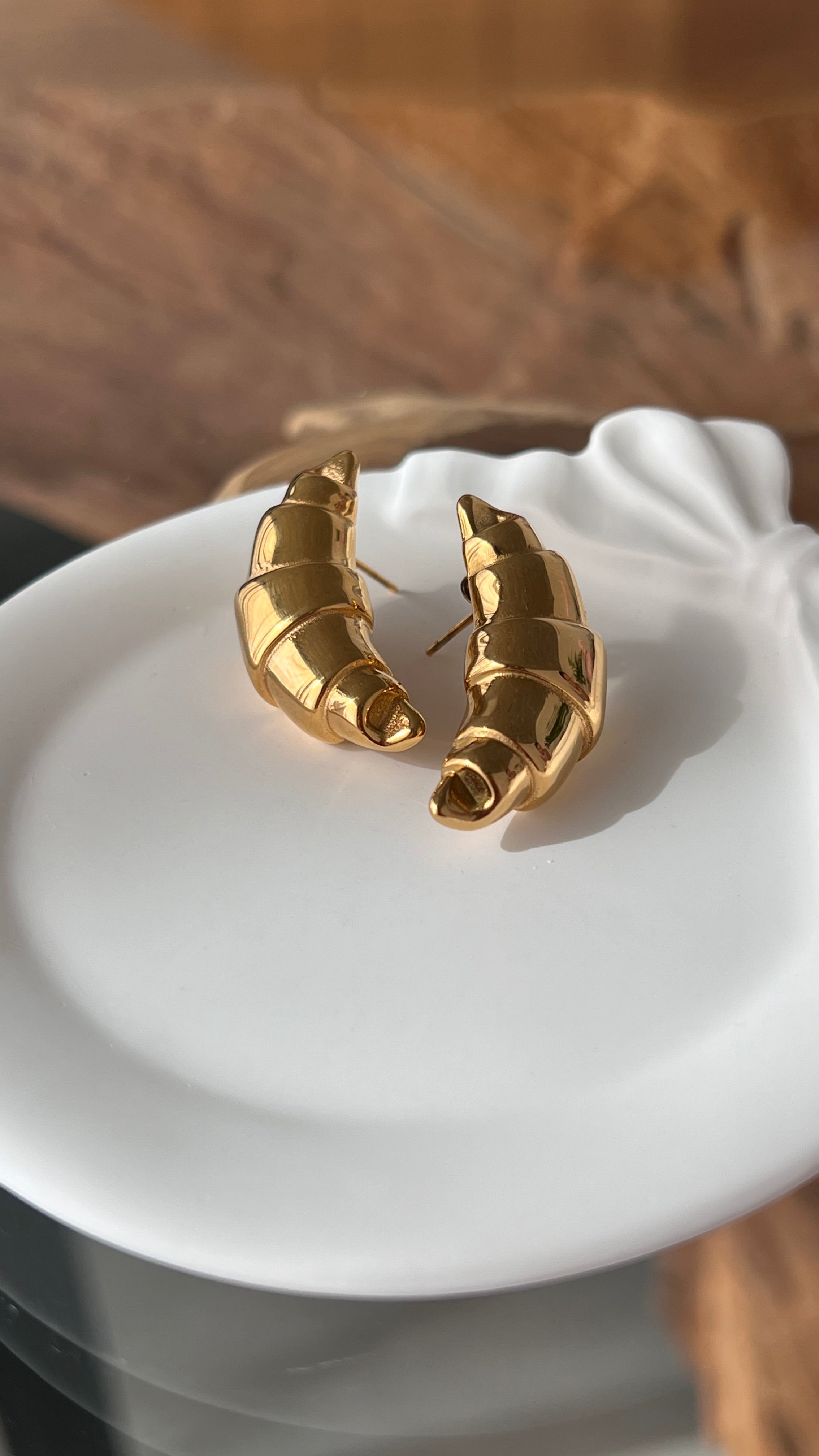 Croissant-shaped Drop Earrings gilded in 18-Carat Gold