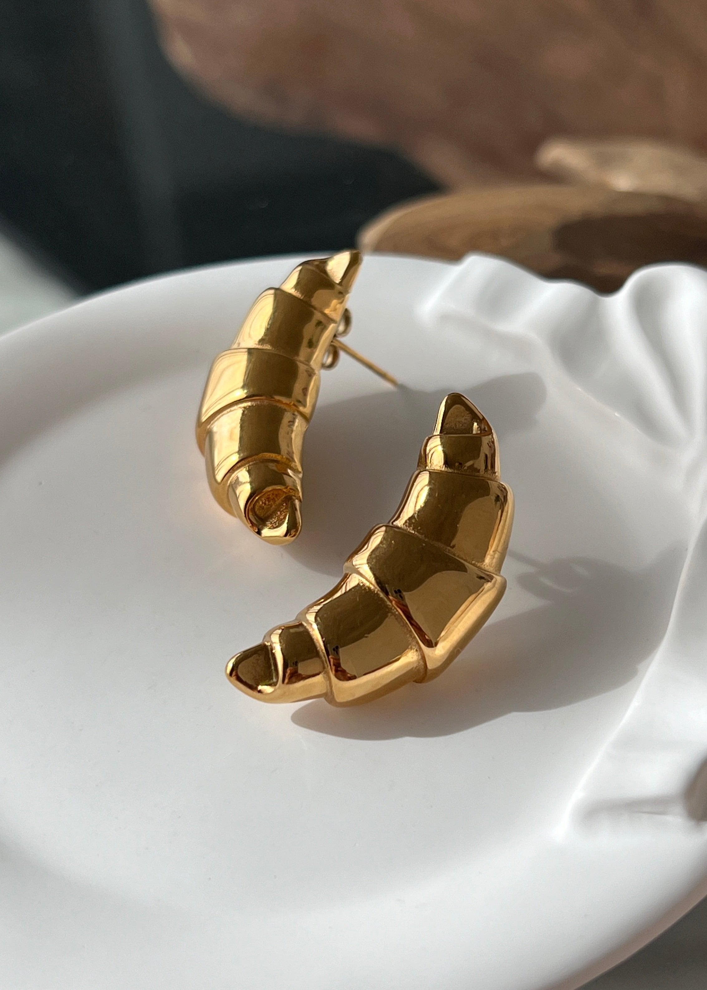 Croissant-shaped Drop Earrings gilded in 18-Carat Gold