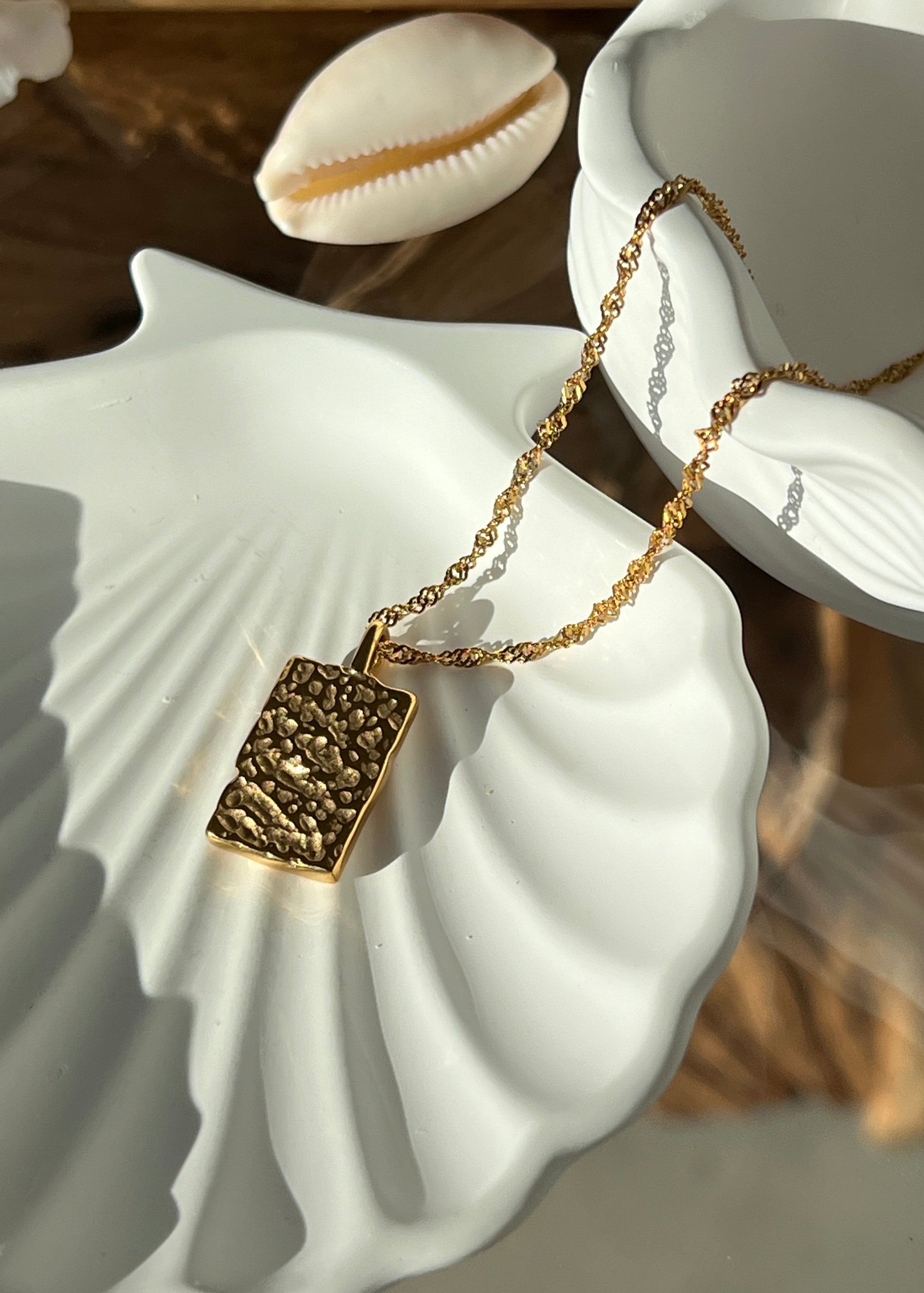 Vintage Square Pendant Necklace gilded in 18 Carat Gold