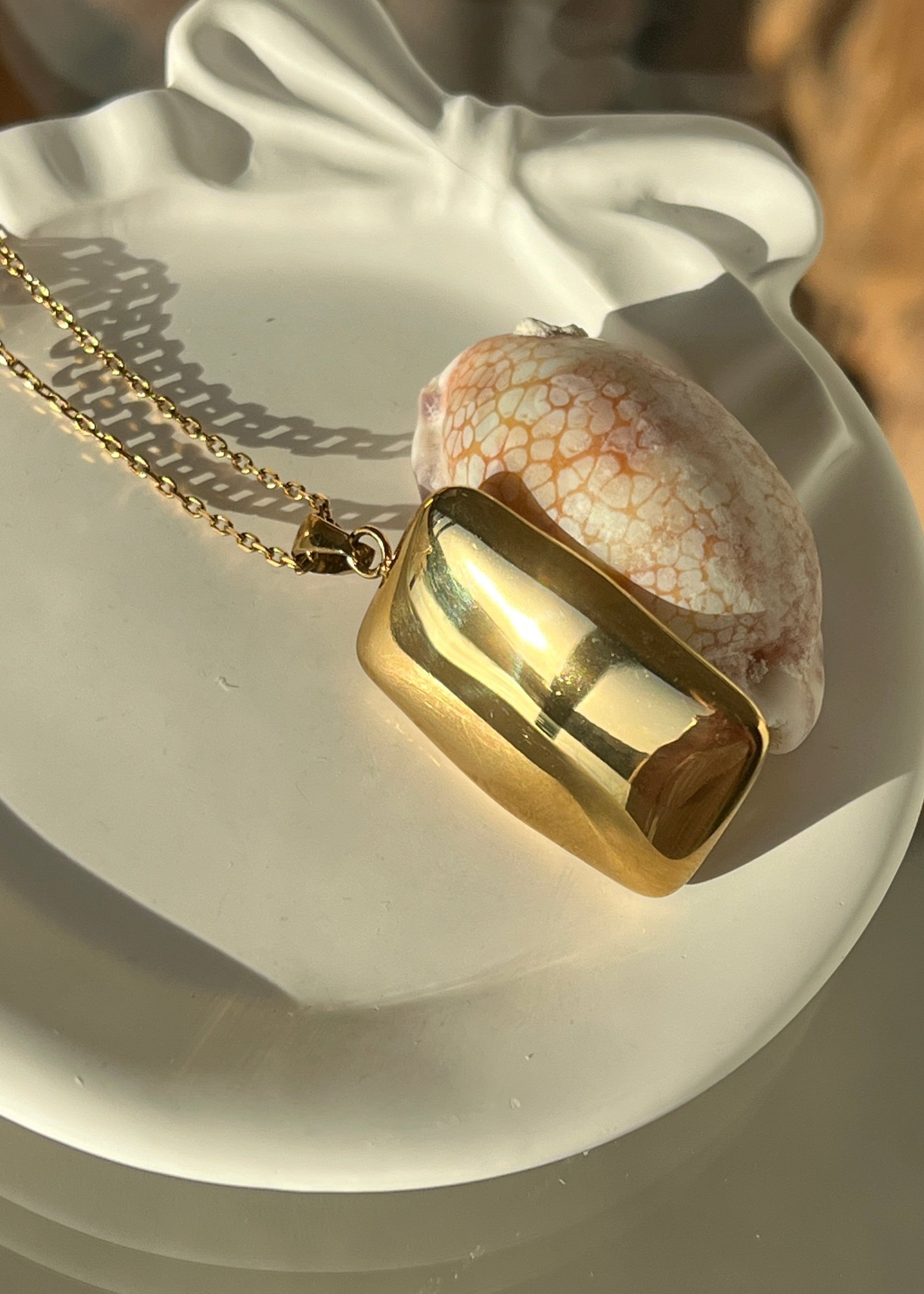 Classic Square Pendant Necklace
gilded in 18-Carat Gold