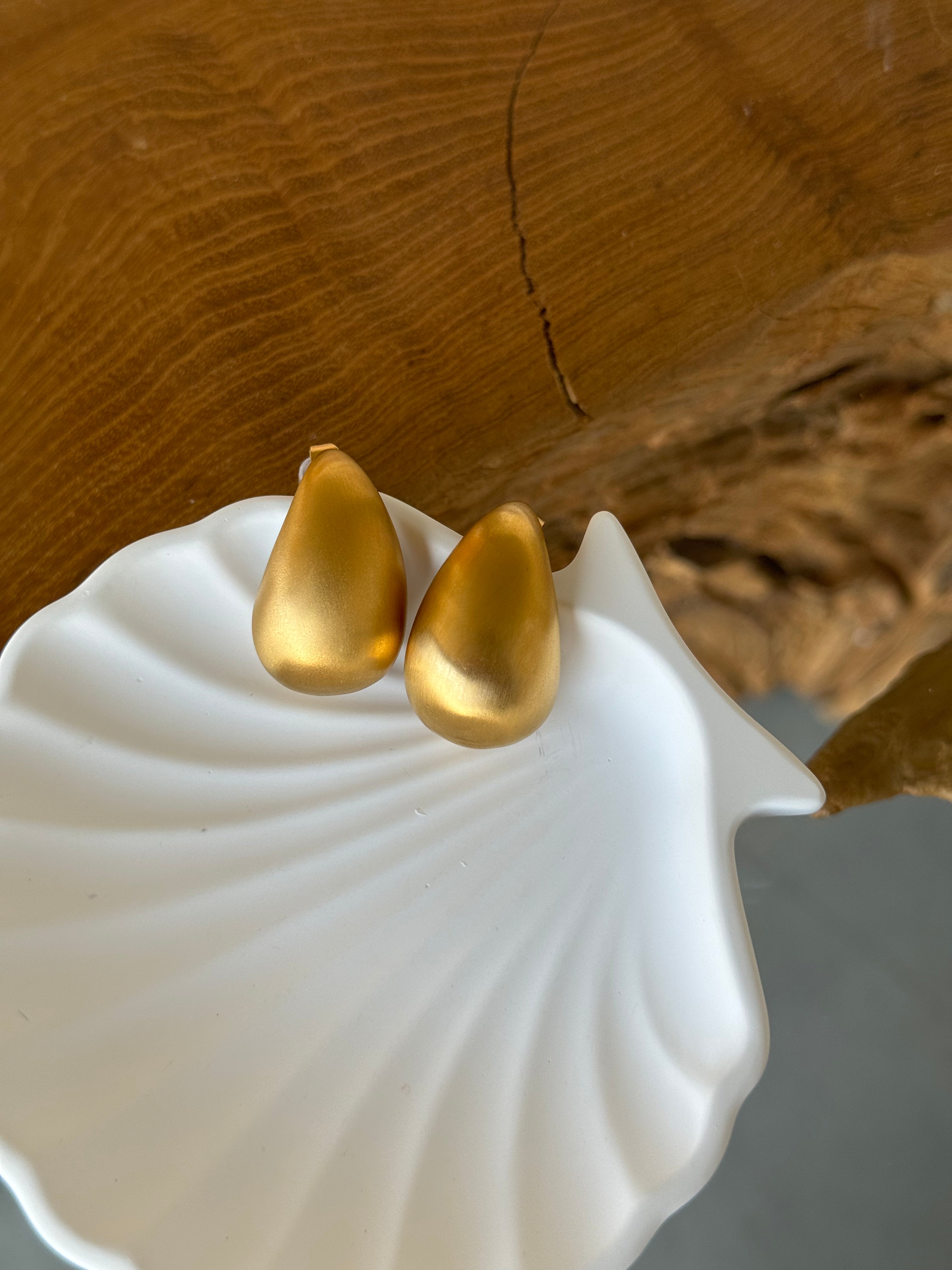 Drop Shaped Matte Earrings gilded in 18-Carat Gold