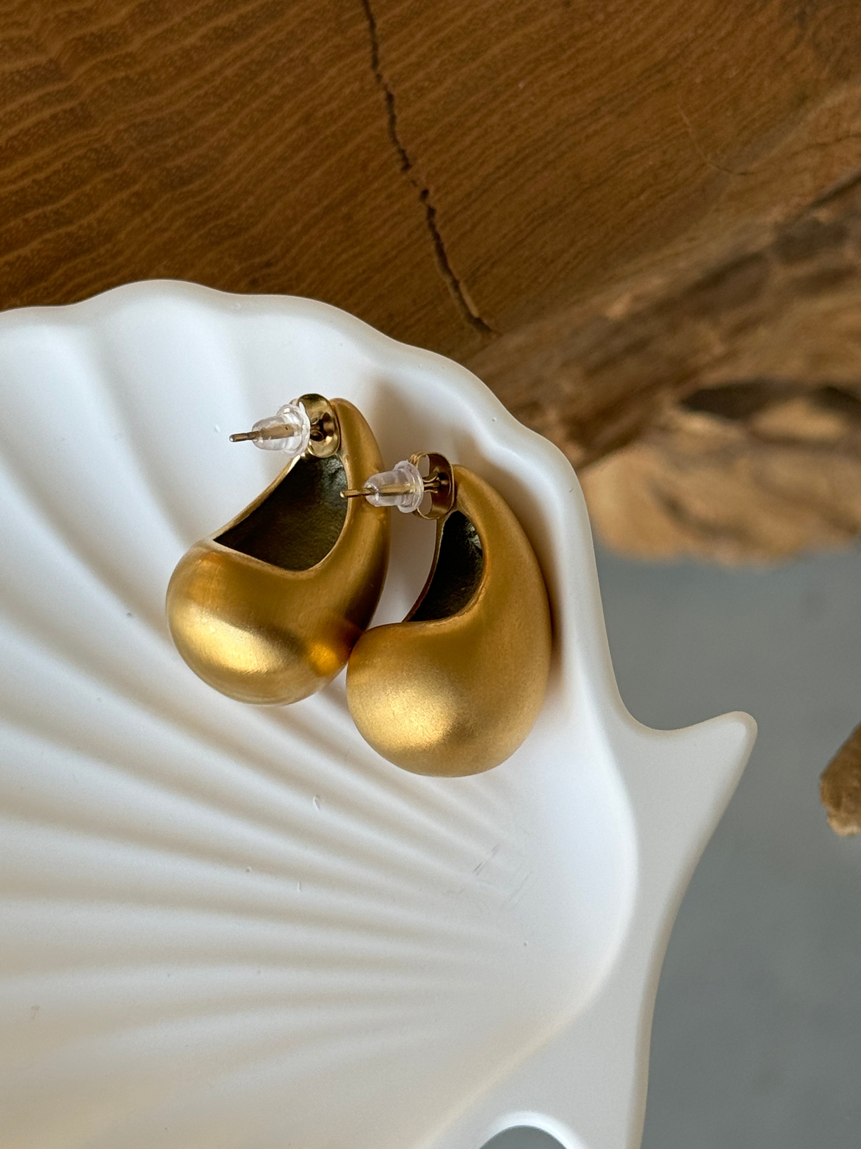 Drop Shaped Matte Earrings gilded in 18-Carat Gold