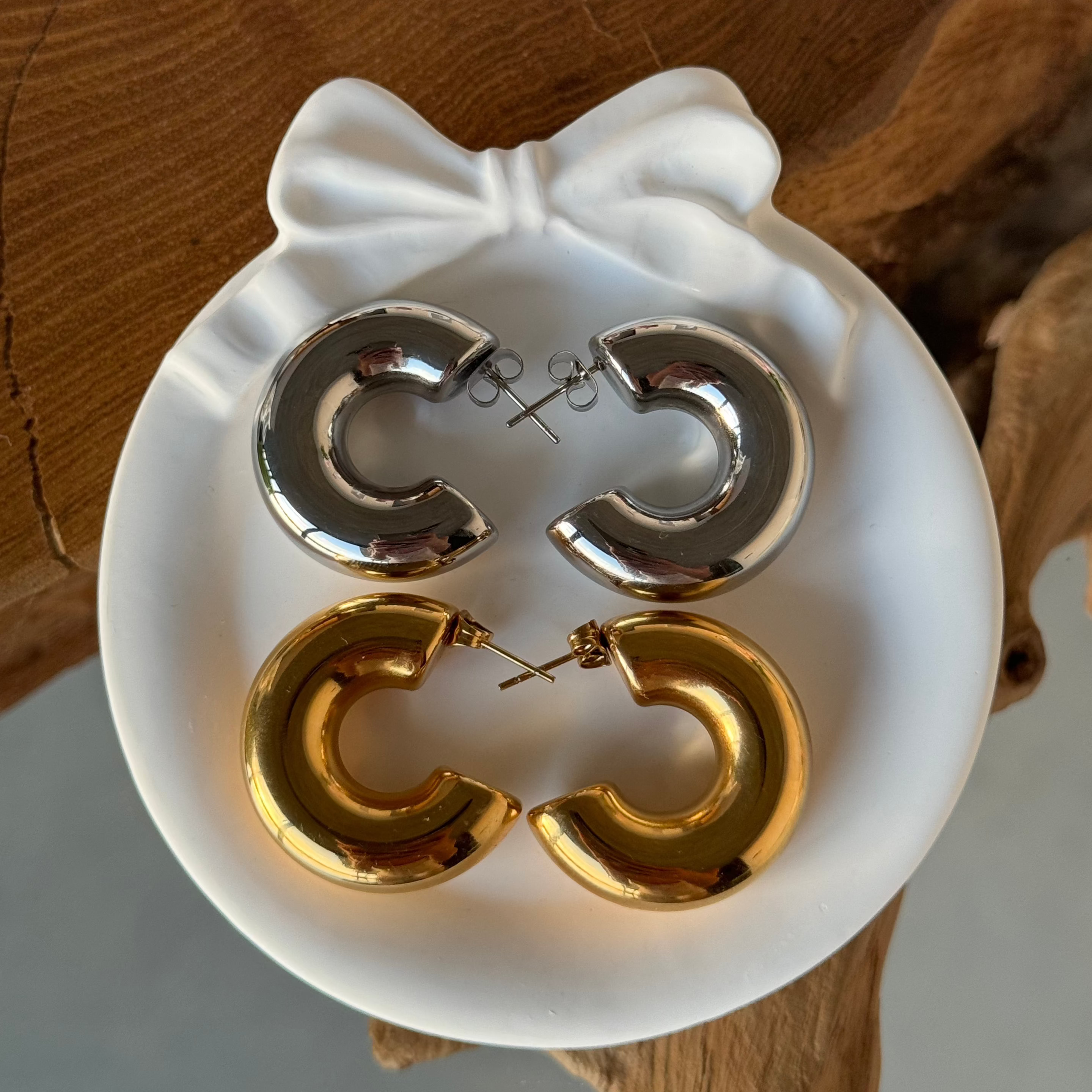 Classic hoop Earrings gilded in 18-
Carat Gold
