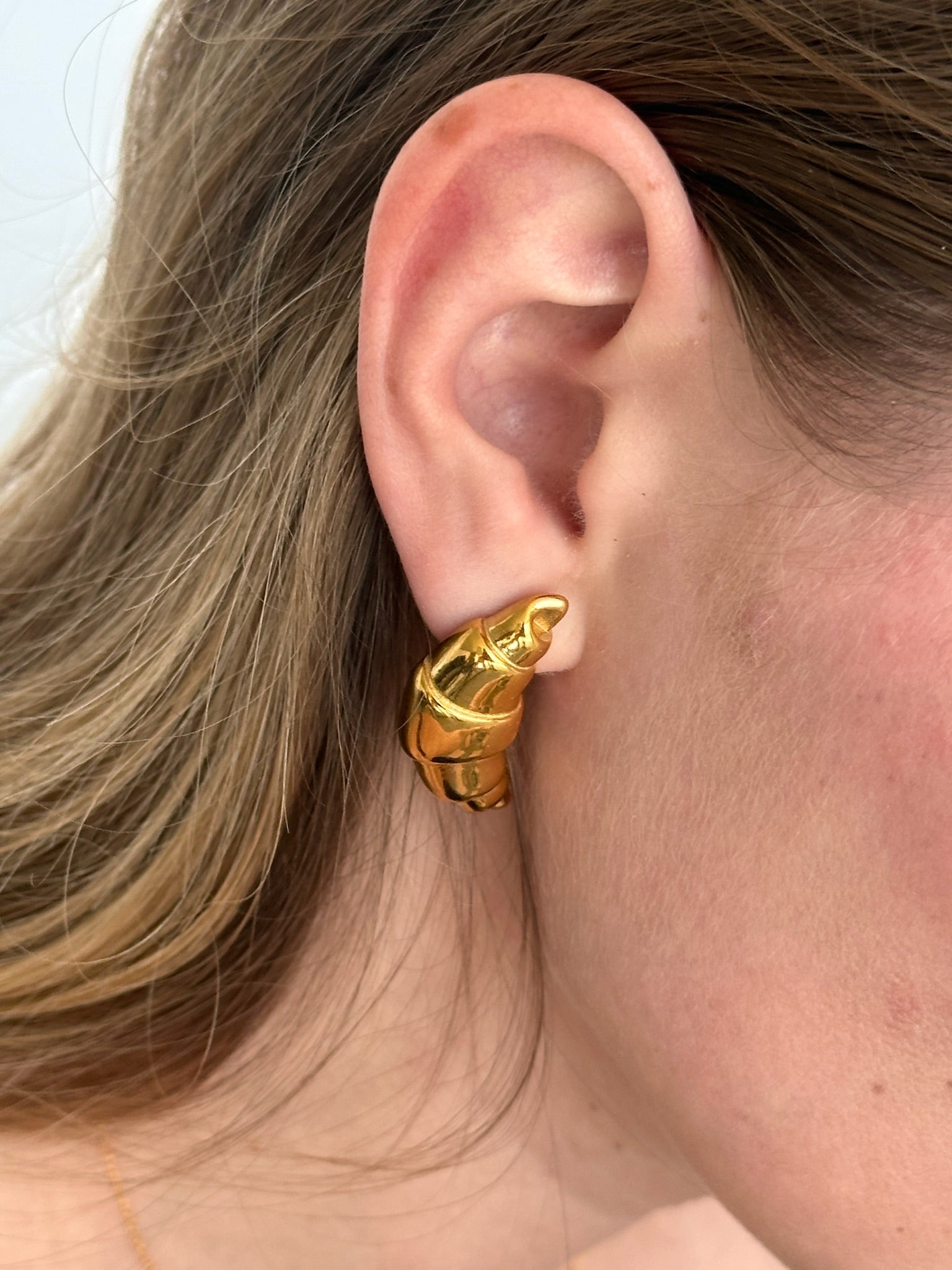 Croissant-shaped Drop Earrings gilded in 18-Carat Gold